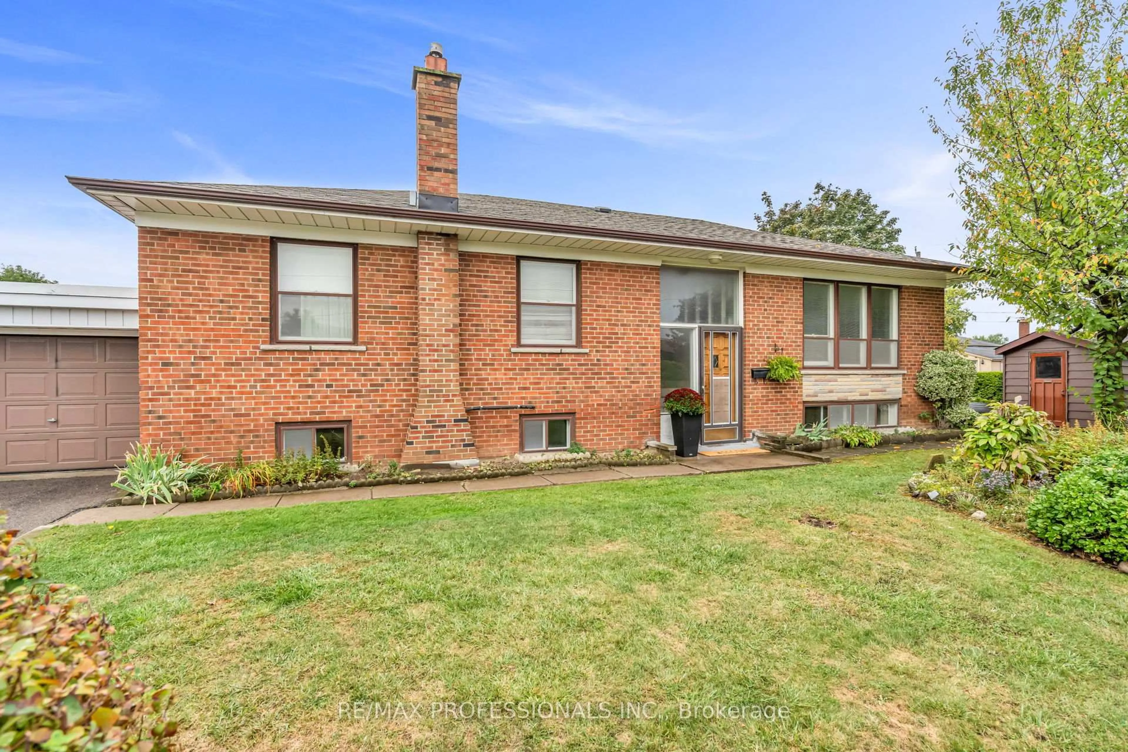 Home with brick exterior material, unknown for 23 Bourdon Ave, Toronto Ontario M6L 2Y7