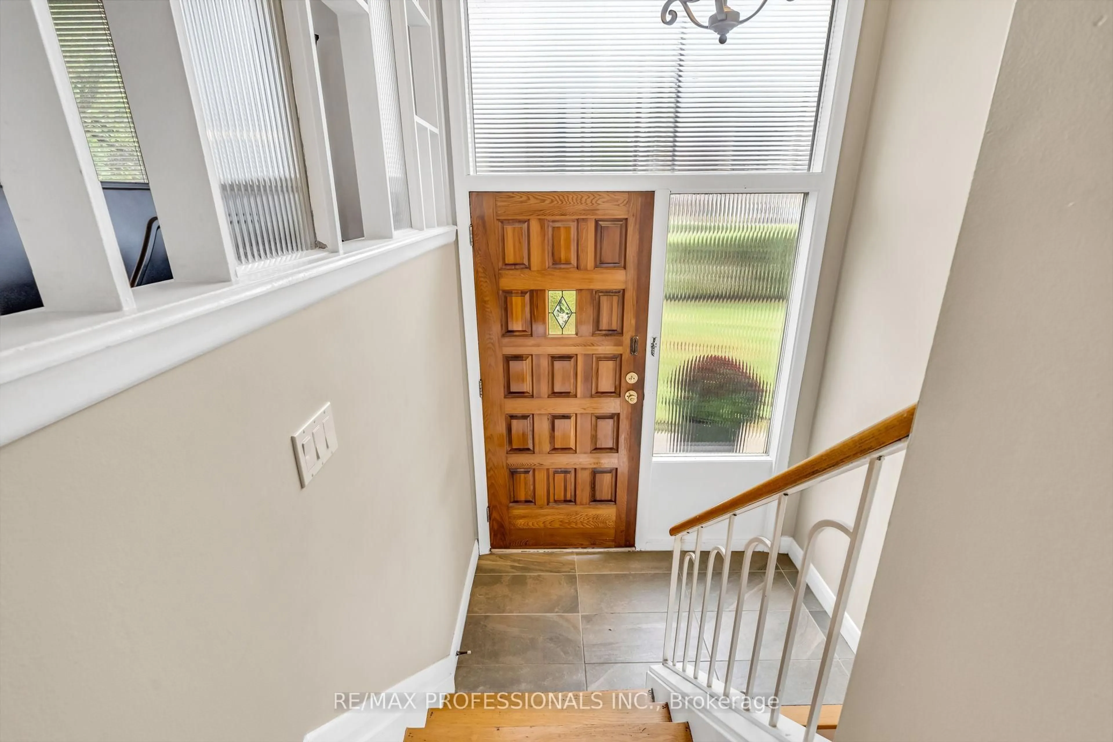 Indoor entryway for 23 Bourdon Ave, Toronto Ontario M6L 2Y7