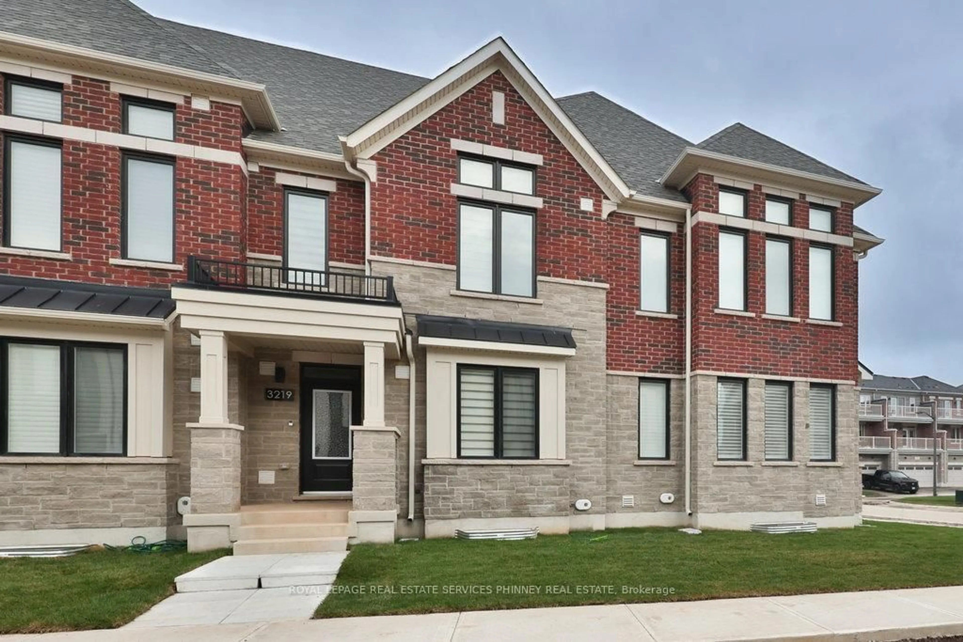 Home with brick exterior material, street for 9 Crown Gate, Oakville Ontario L6M 0W8