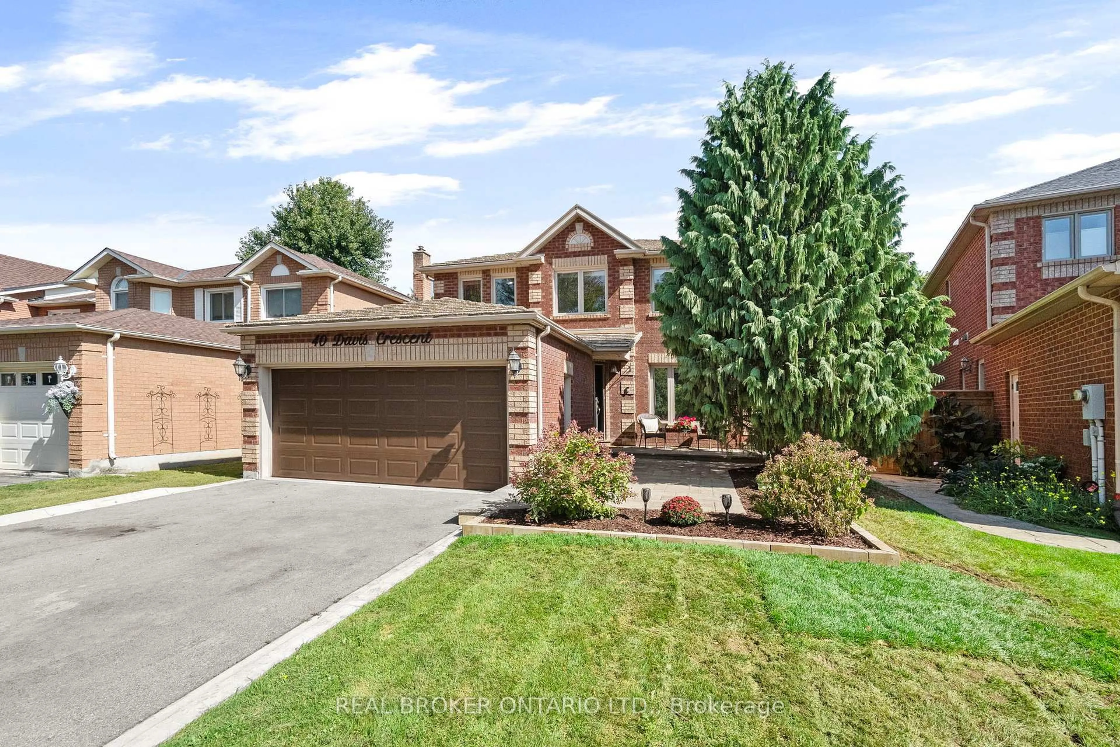 Home with brick exterior material, street for 40 Davis Cres, Halton Hills Ontario L7G 5P5