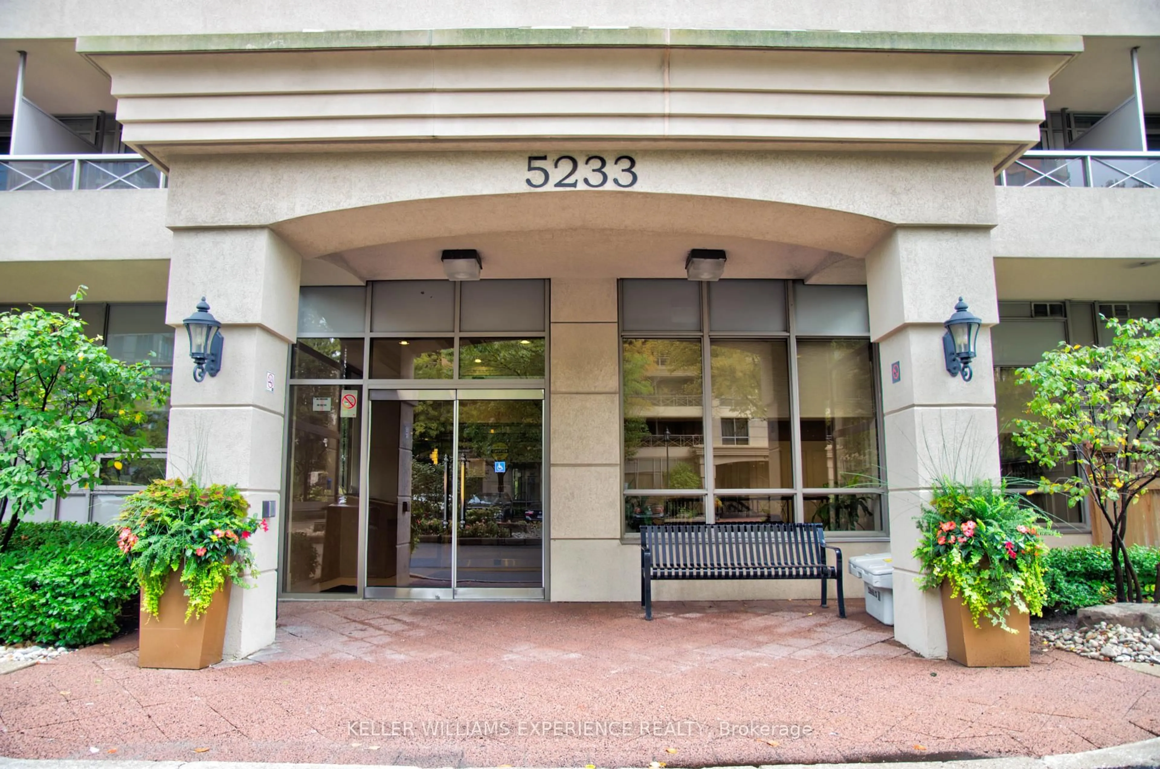 Indoor foyer for 5233 Dundas St #2315, Toronto Ontario M9B 6M1