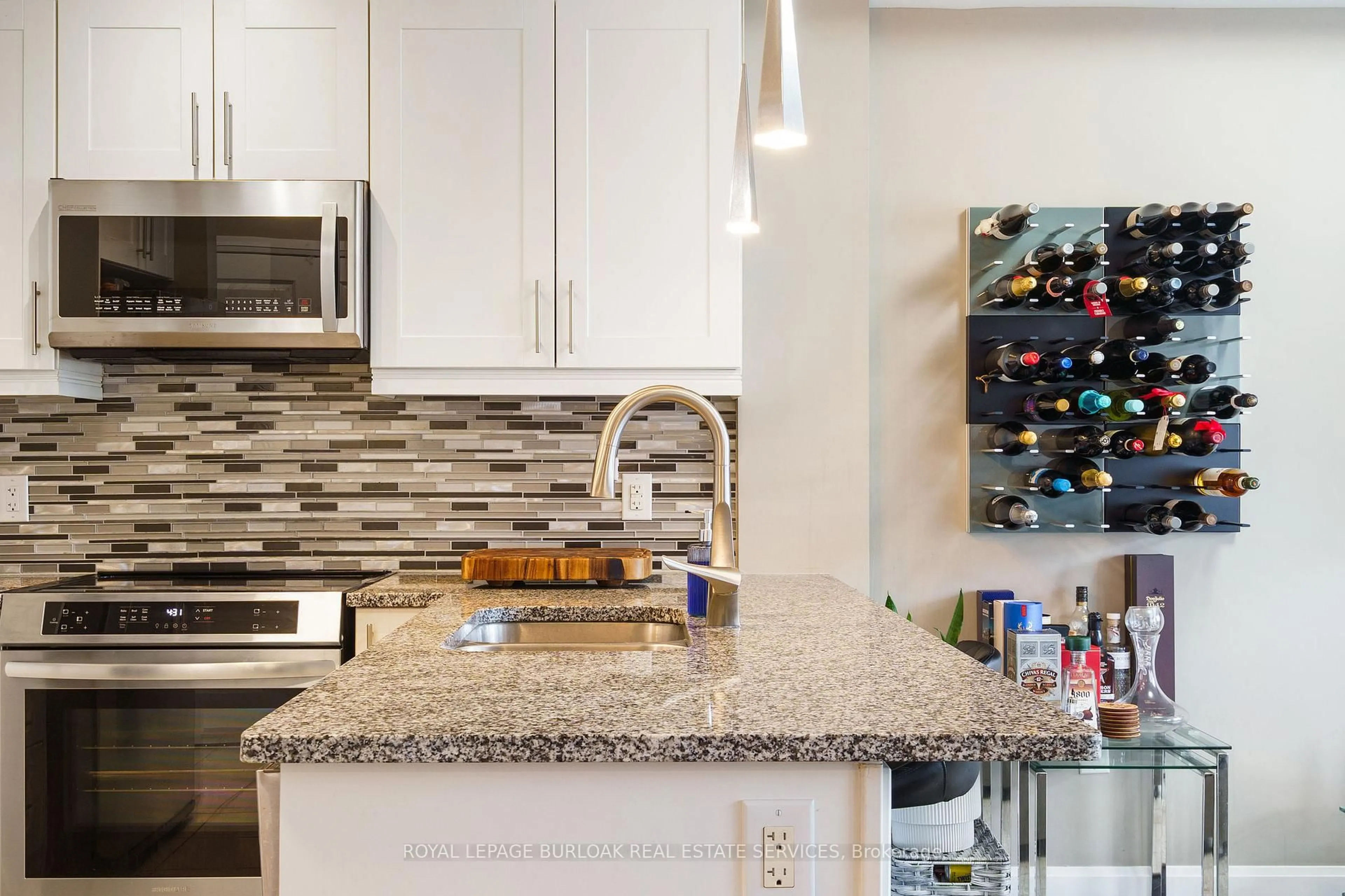 Contemporary kitchen, ceramic/tile floor for 272 Georgian Dr #306, Oakville Ontario L6H 0K4