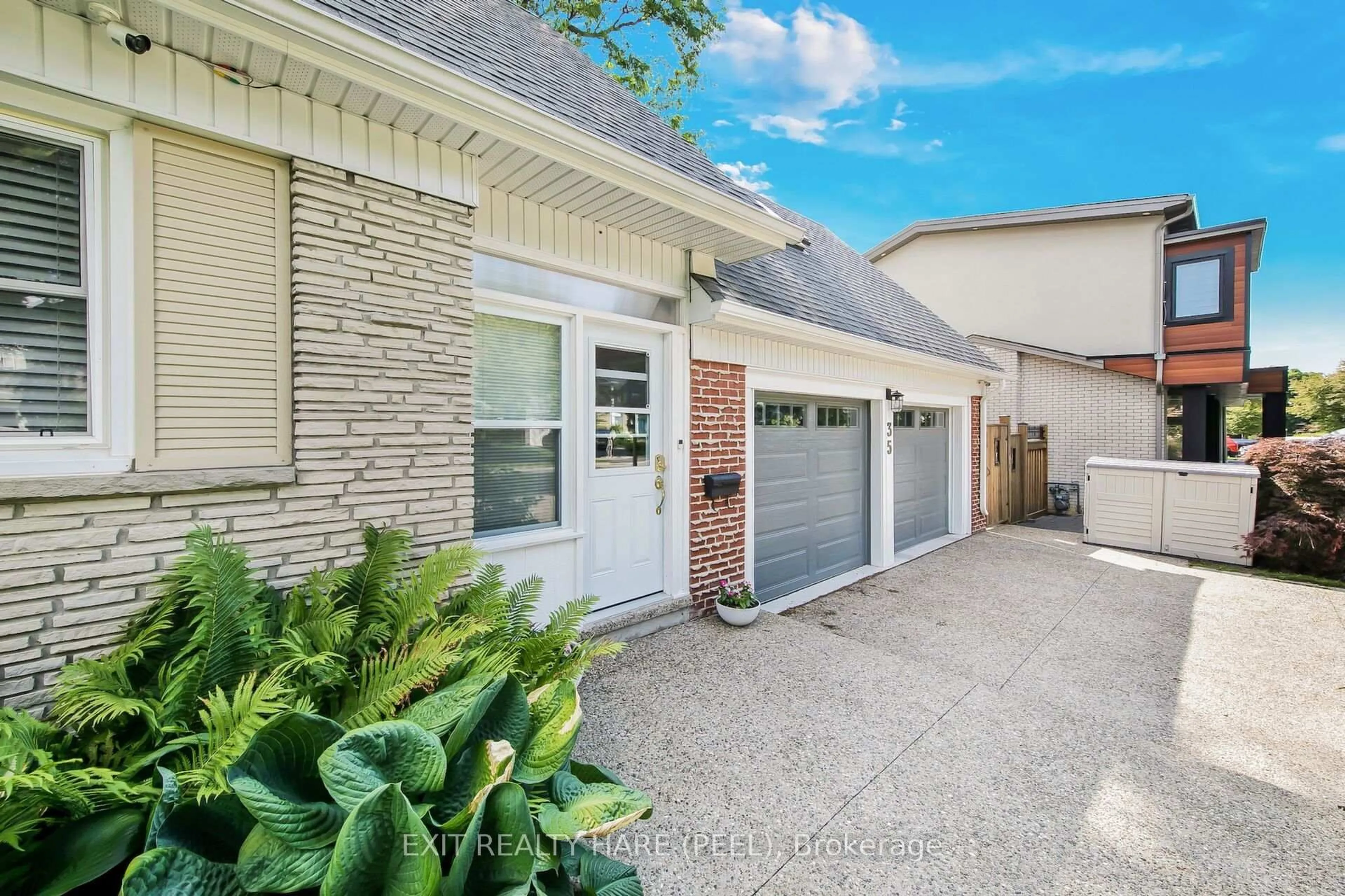 Home with brick exterior material, street for 35 Ridgehill Dr, Brampton Ontario L6Y 2C3