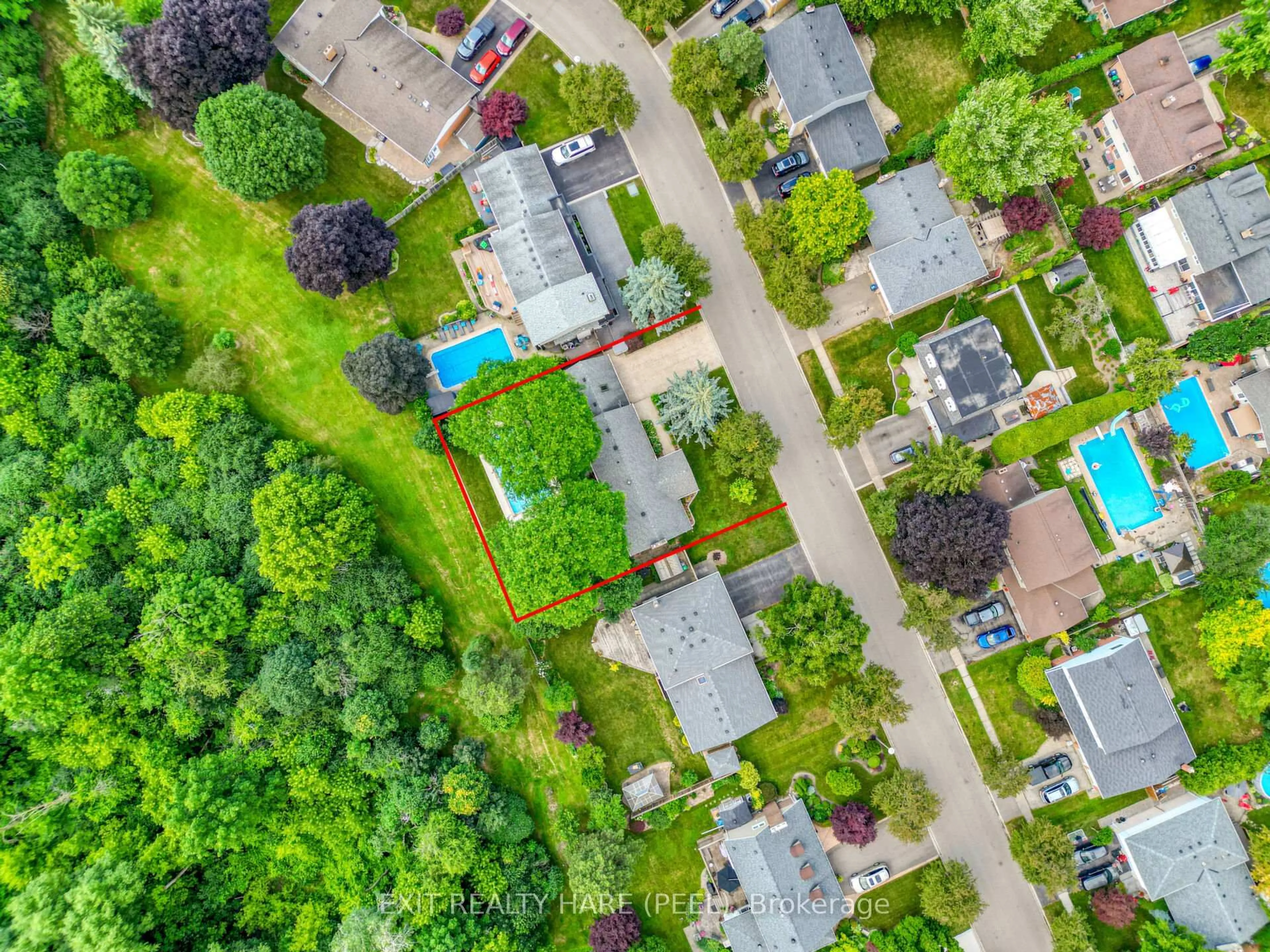 A pic from outside/outdoor area/front of a property/back of a property/a pic from drone, street for 35 Ridgehill Dr, Brampton Ontario L6Y 2C3