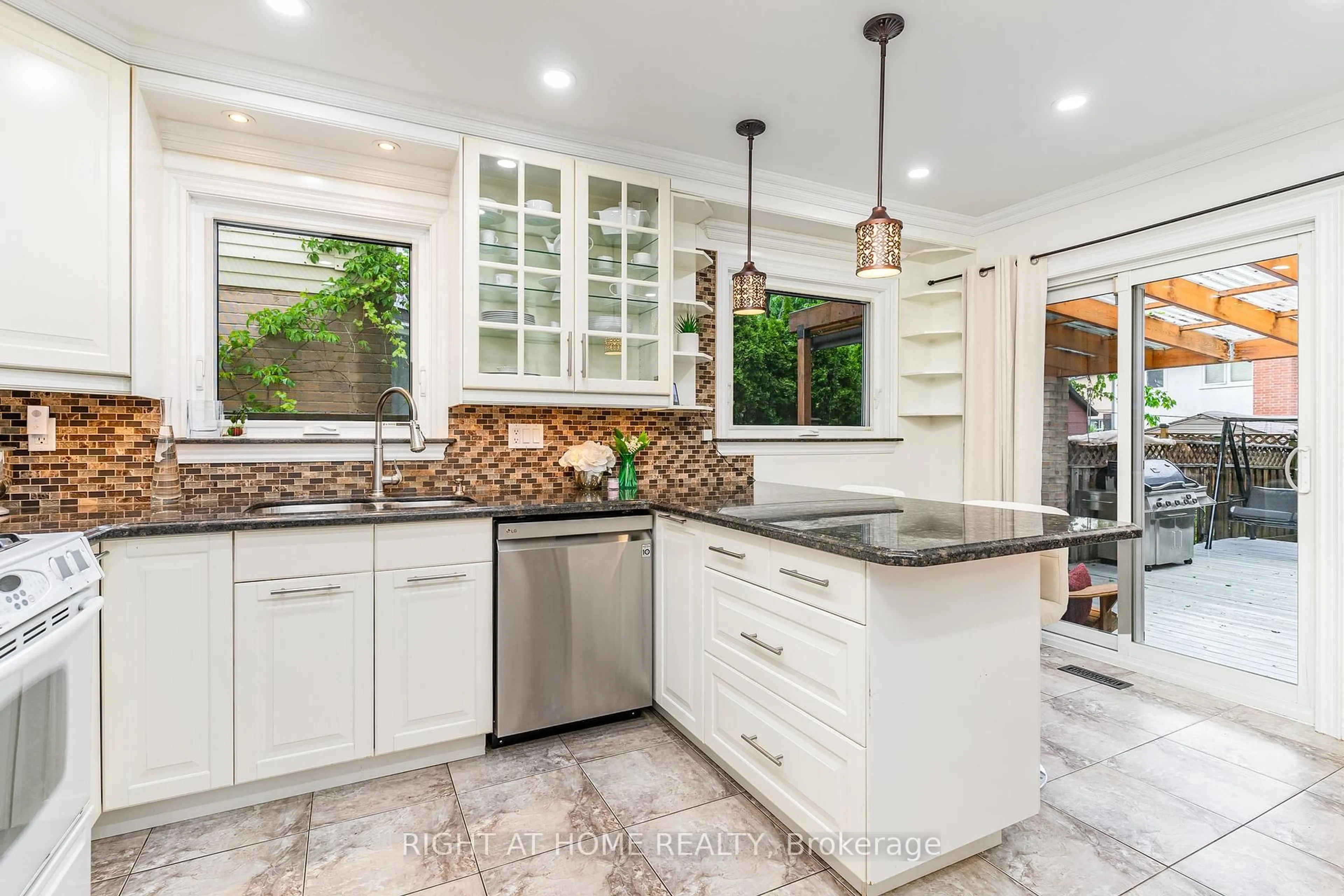 Contemporary kitchen, ceramic/tile floor for 6829 Markwood Pl, Mississauga Ontario L5N 4K7