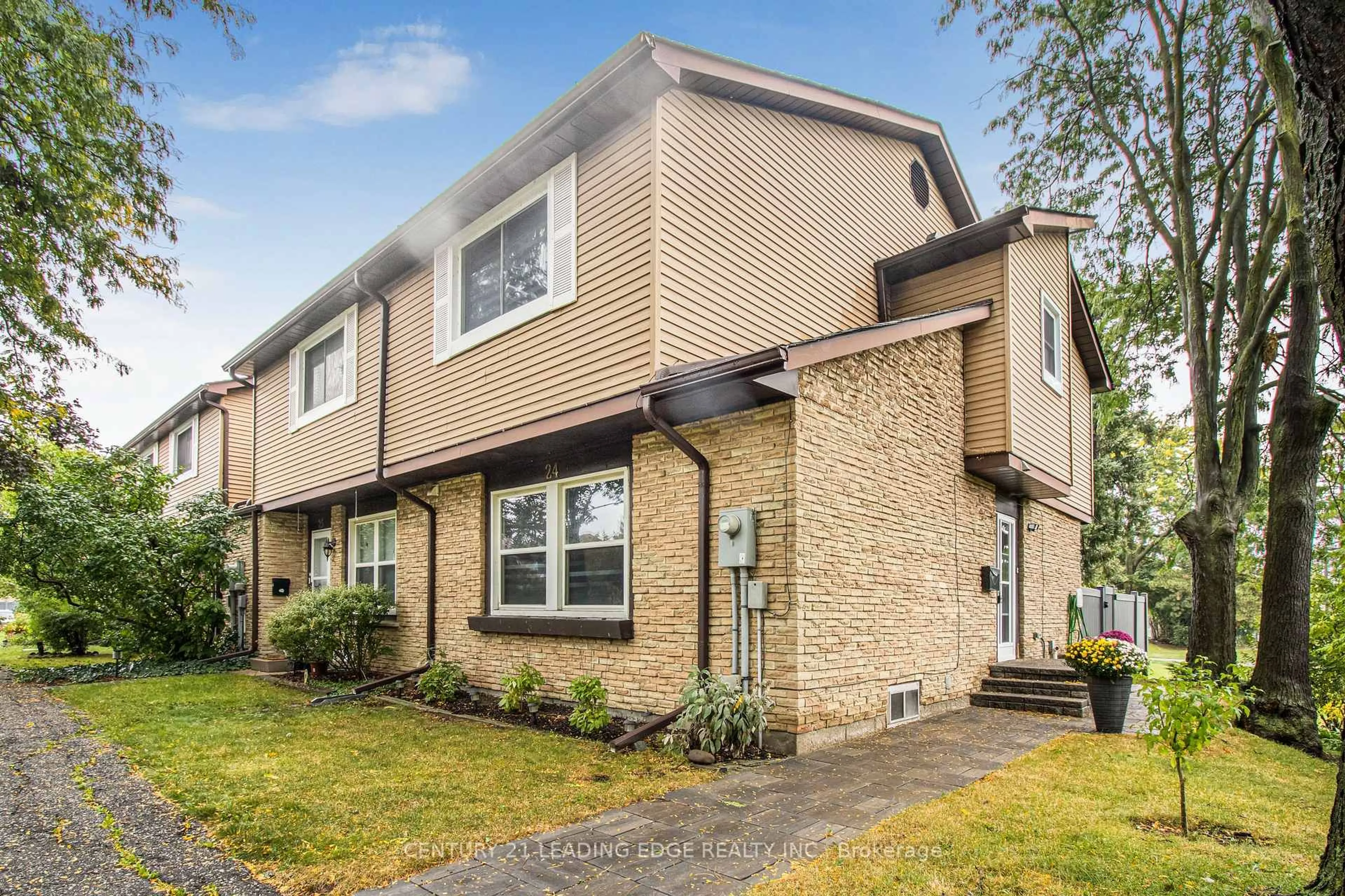Home with brick exterior material, street for 120 Falconer Dr #24, Mississauga Ontario L5N 1P5