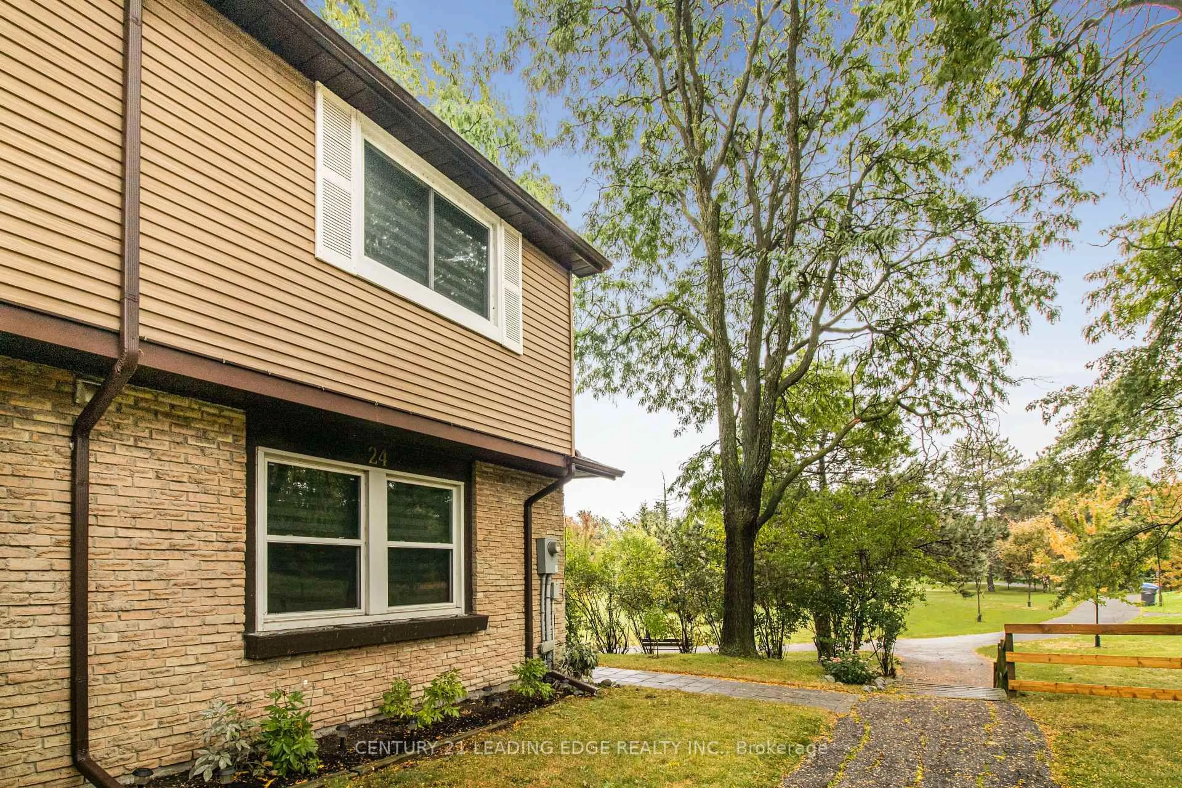 Home with brick exterior material, street for 120 Falconer Dr #24, Mississauga Ontario L5N 1P5