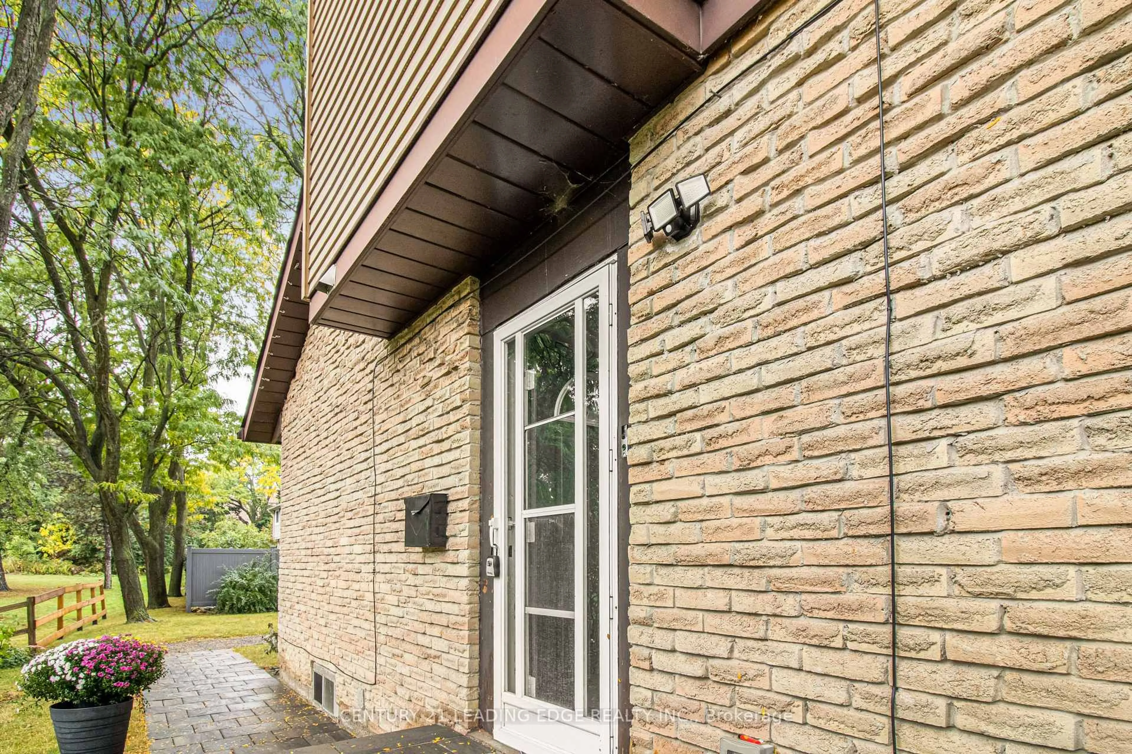Home with brick exterior material, street for 120 Falconer Dr #24, Mississauga Ontario L5N 1P5