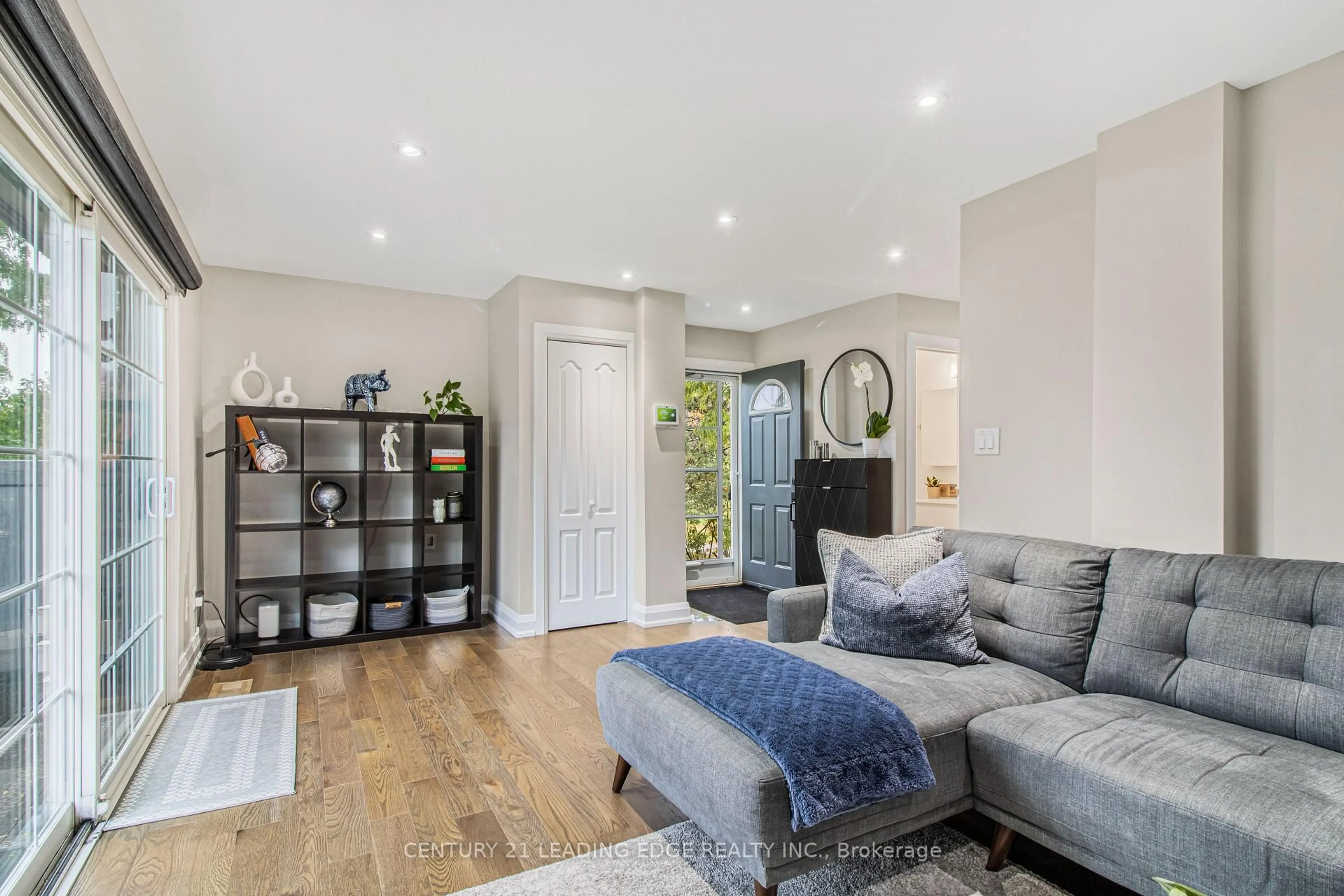 Living room with furniture, unknown for 120 Falconer Dr #24, Mississauga Ontario L5N 1P5