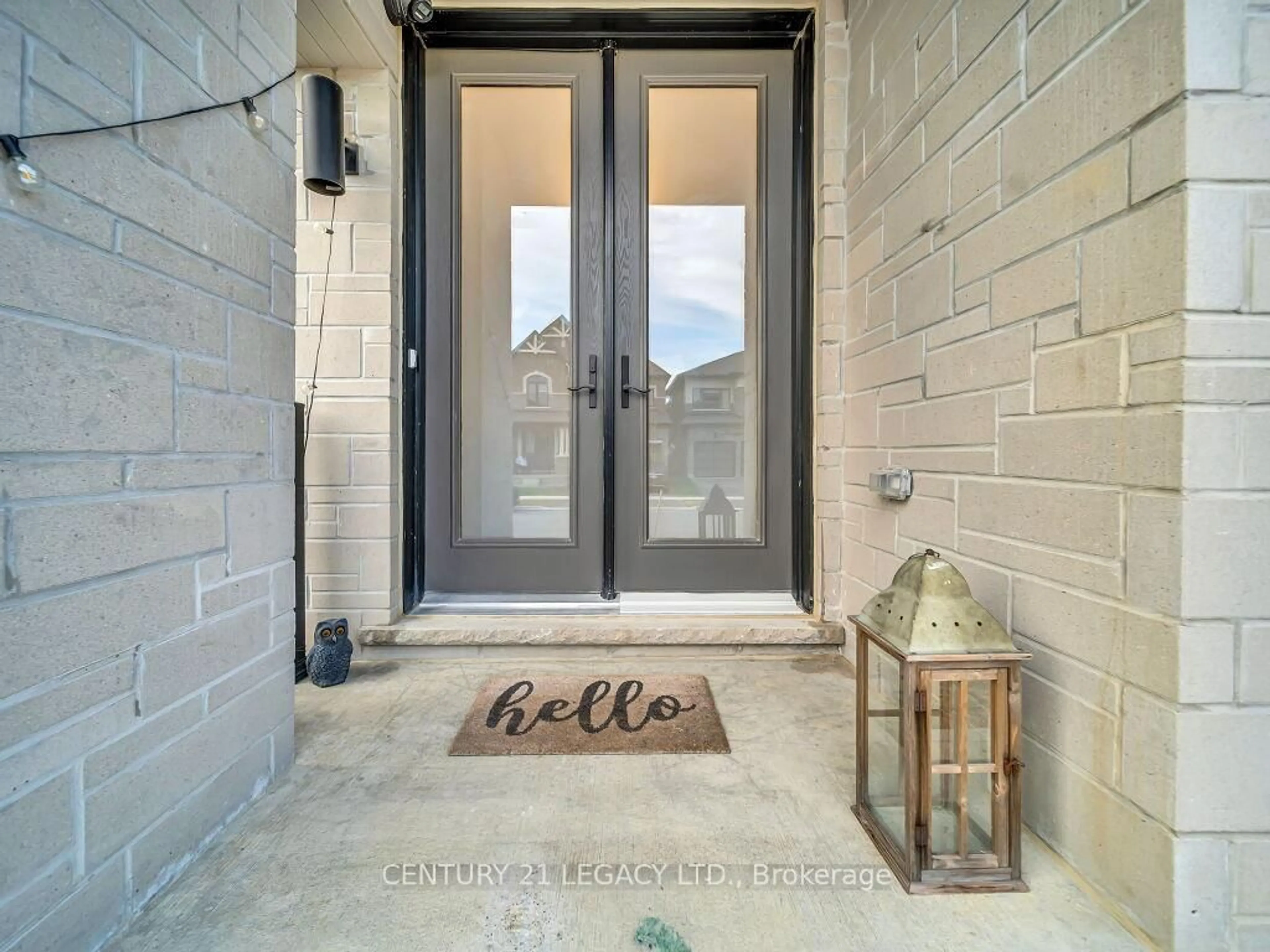 Indoor entryway for 23 Duxbury Rd, Brampton Ontario L6R 4E3