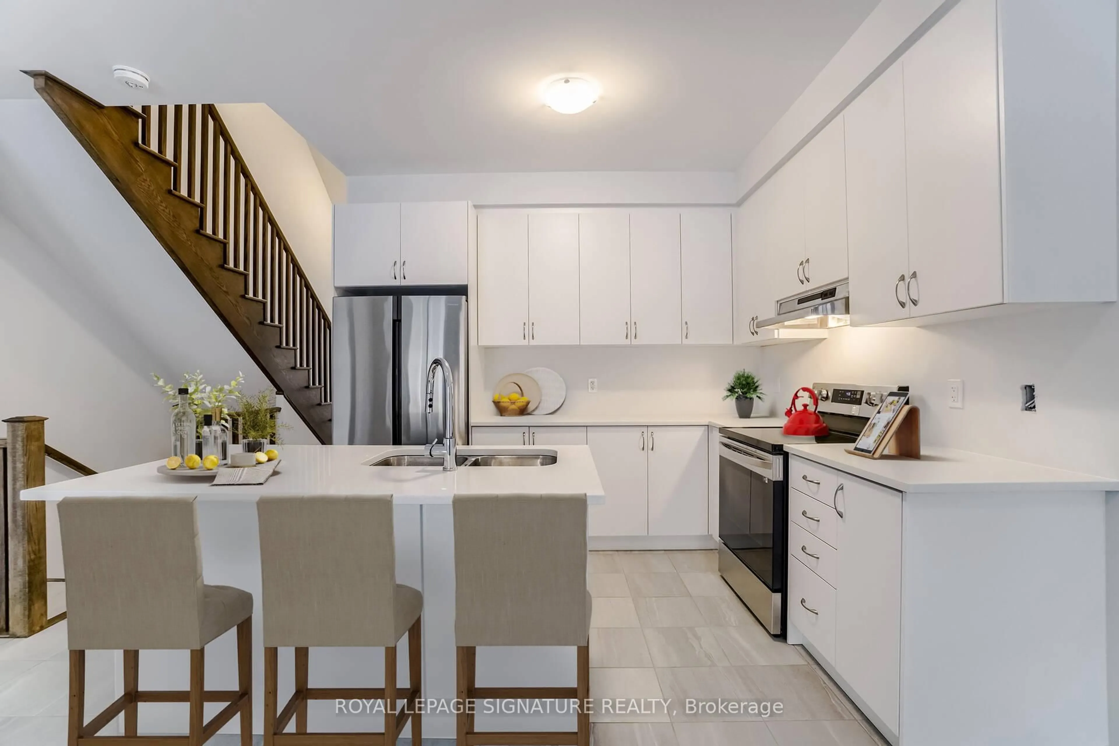 Open concept kitchen, ceramic/tile floor for 41 Overlea Dr, Brampton Ontario L6R 4B8
