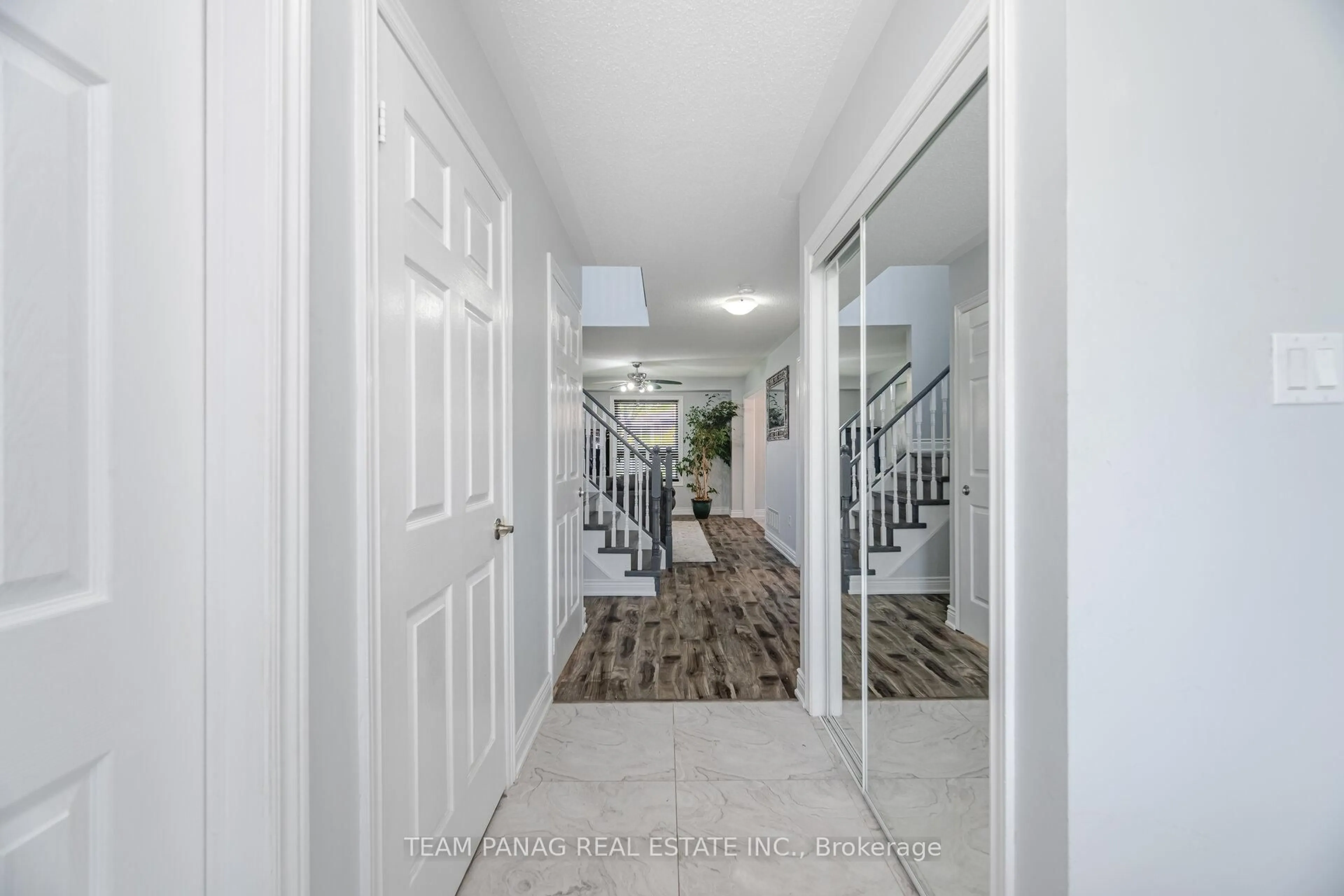 Indoor entryway for 44 Deforest Dr, Brampton Ontario L7A 2Y1