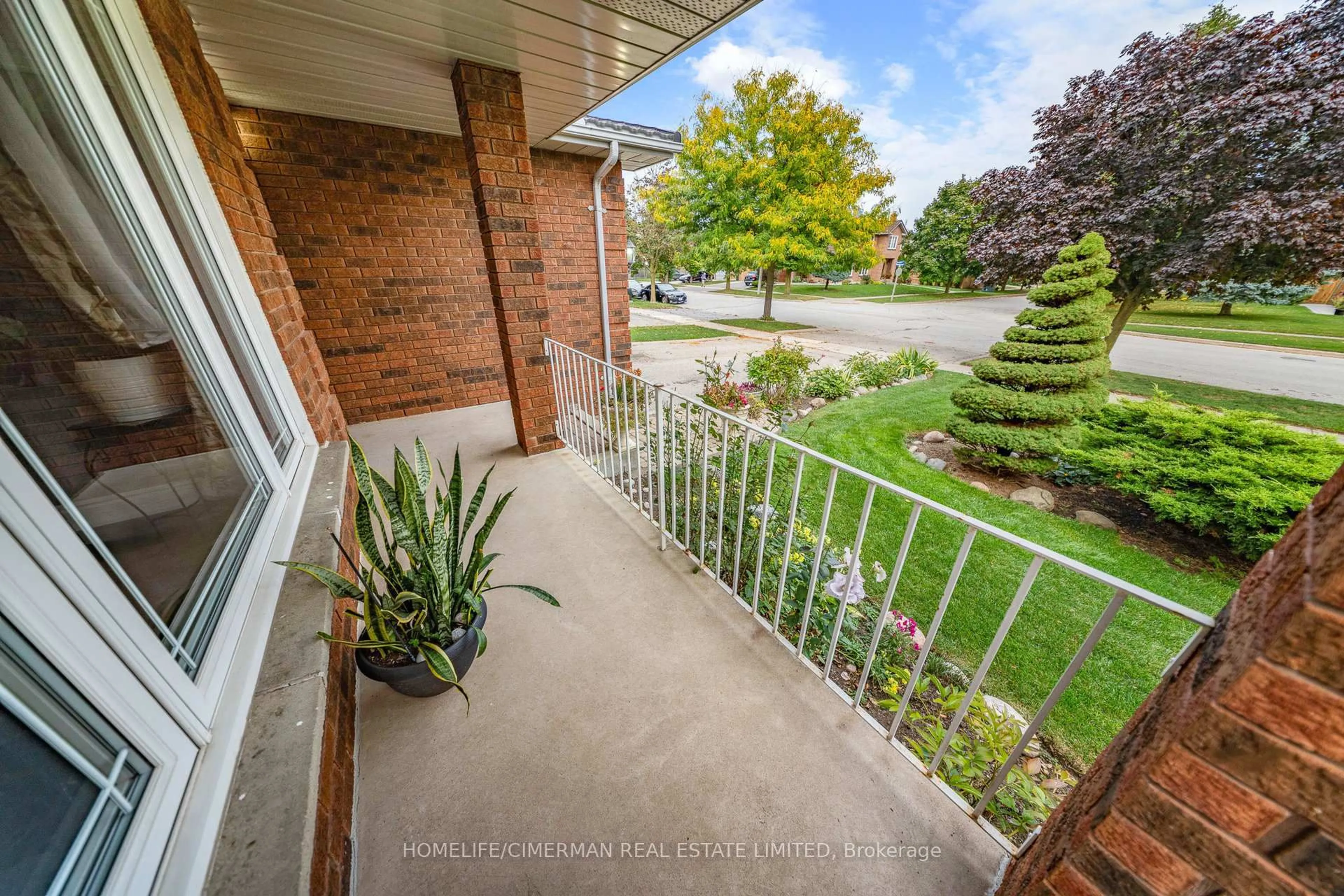 Patio, unknown for 937 Stargazer Dr, Mississauga Ontario L5V 1E9