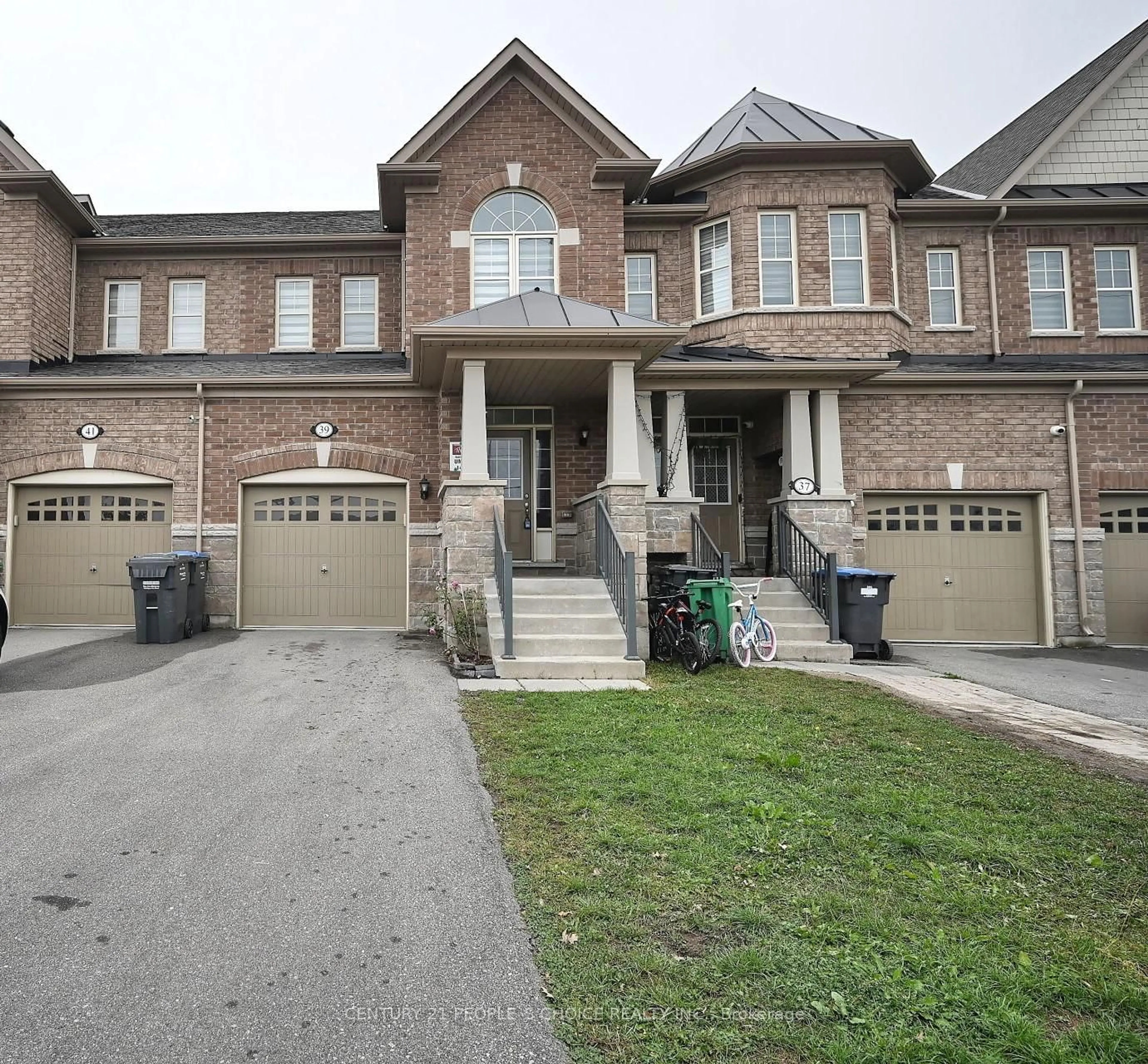 Home with brick exterior material, street for 39 Pearman Cres, Brampton Ontario L7A 4Y8