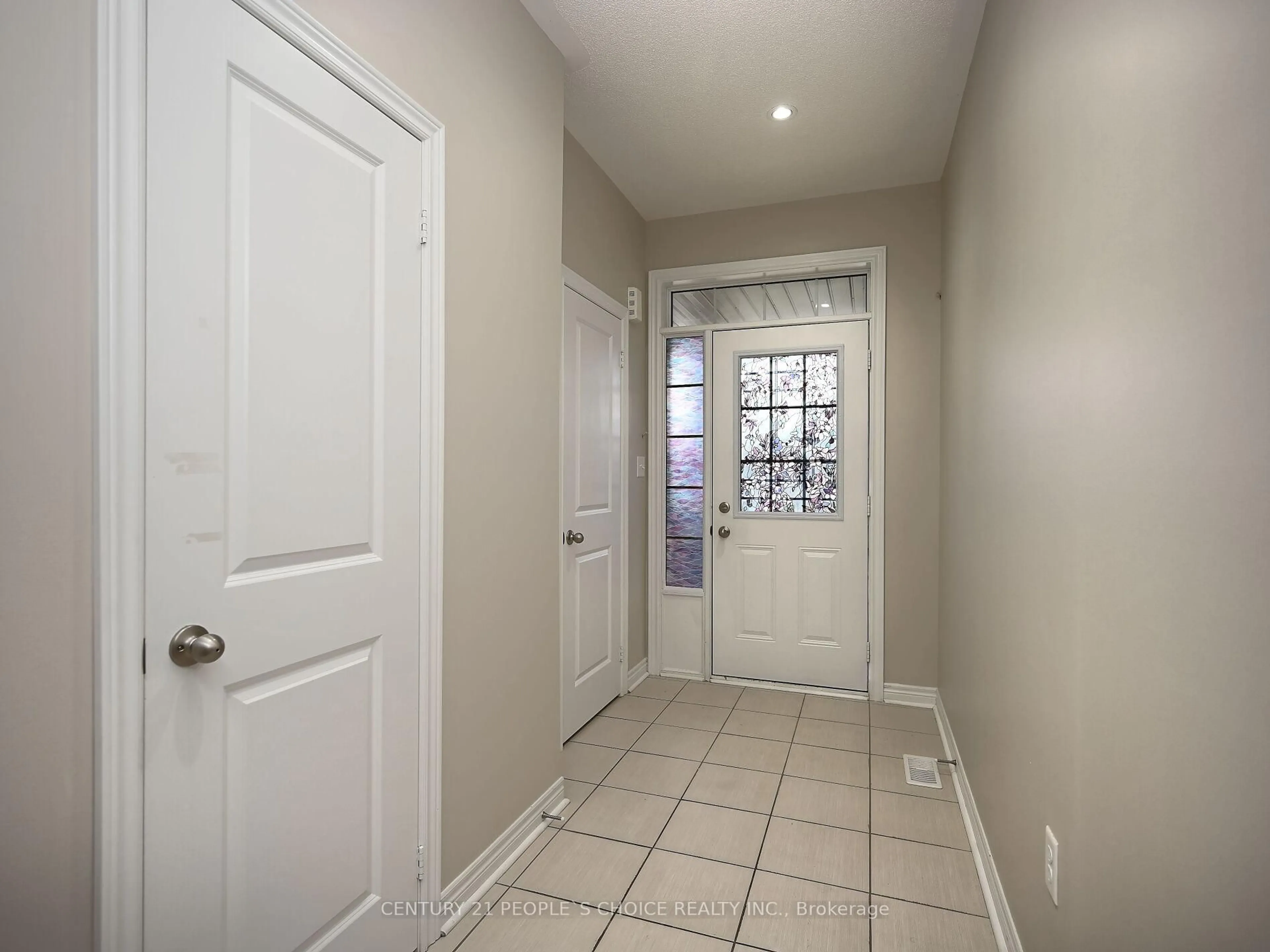 Indoor entryway for 39 Pearman Cres, Brampton Ontario L7A 4Y8