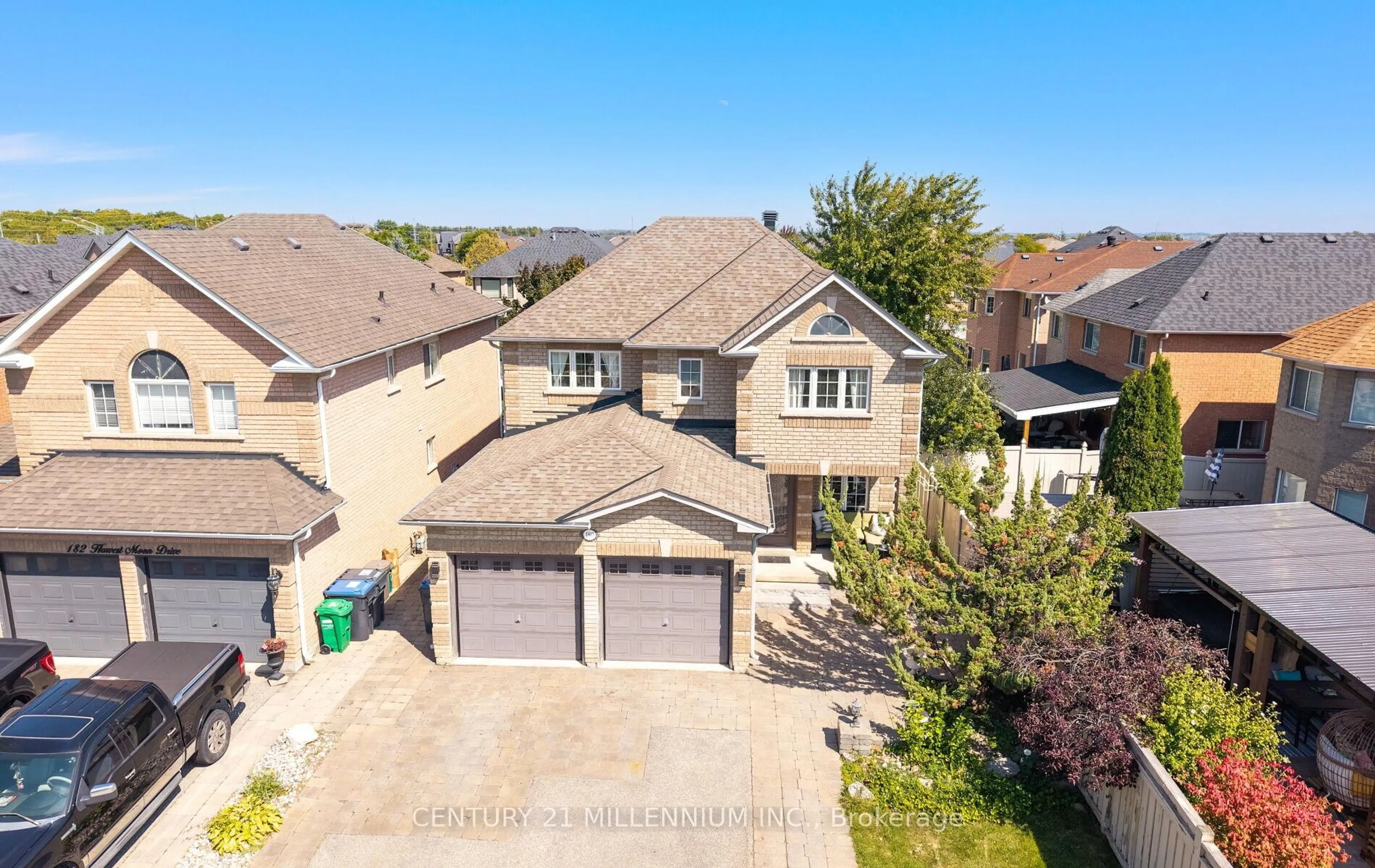 A pic from outside/outdoor area/front of a property/back of a property/a pic from drone, street for 180 Harvest Moon Dr, Caledon Ontario L7E 2X6