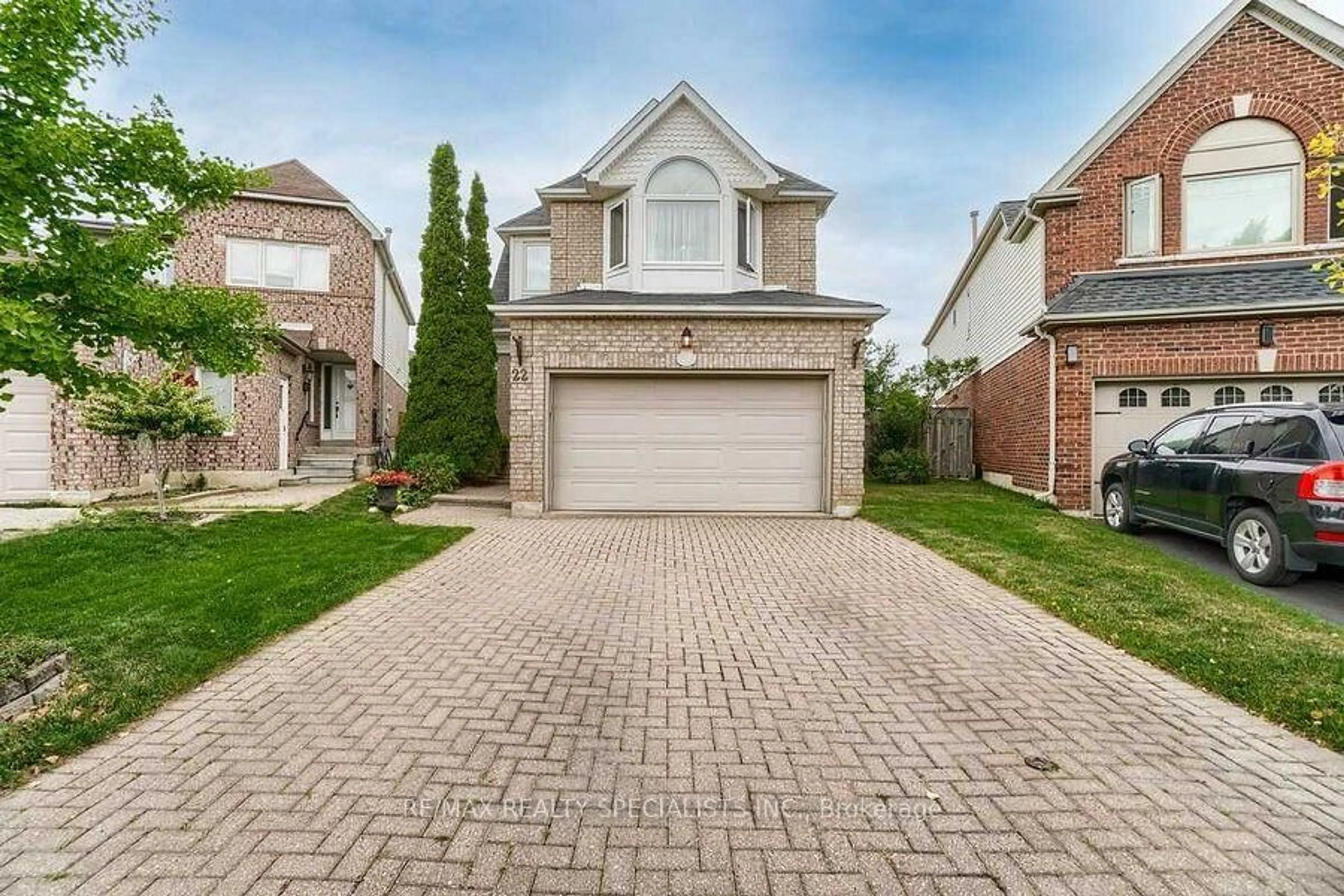 Home with brick exterior material, street for 22 Furrows End, Brampton Ontario L6Z 4S5