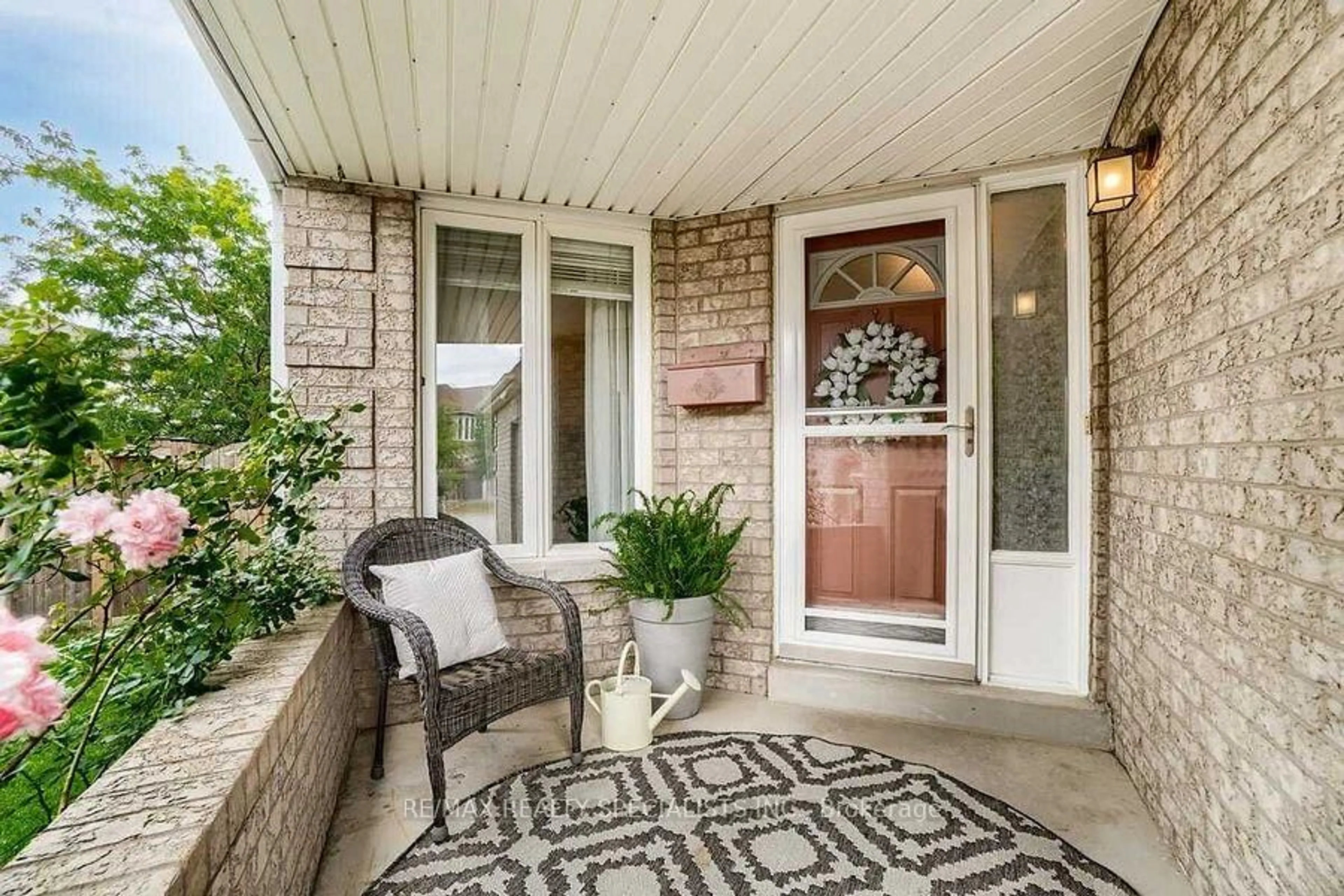 Indoor entryway for 22 Furrows End, Brampton Ontario L6Z 4S5