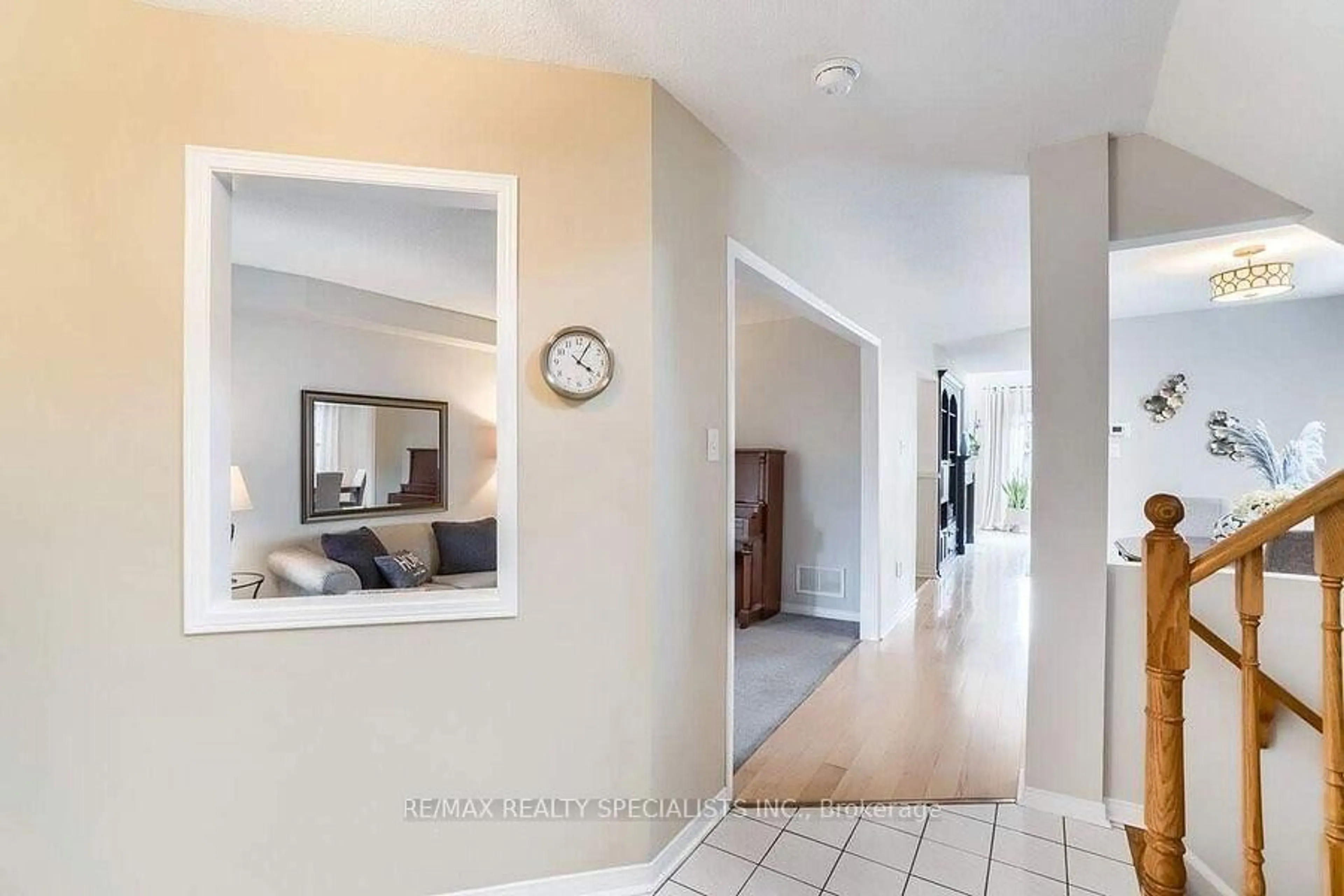 Indoor foyer for 22 Furrows End, Brampton Ontario L6Z 4S5