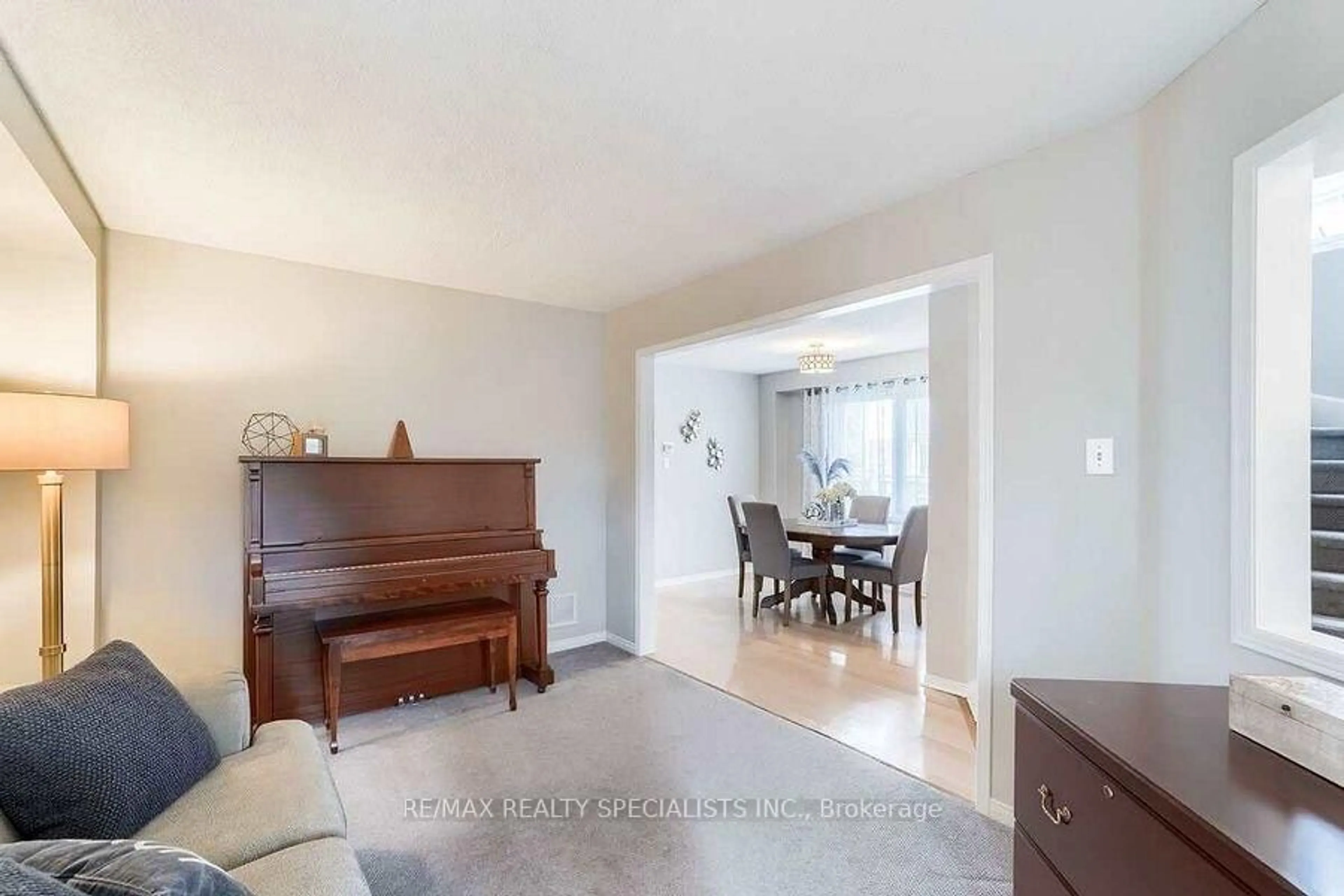 Living room with furniture, unknown for 22 Furrows End, Brampton Ontario L6Z 4S5