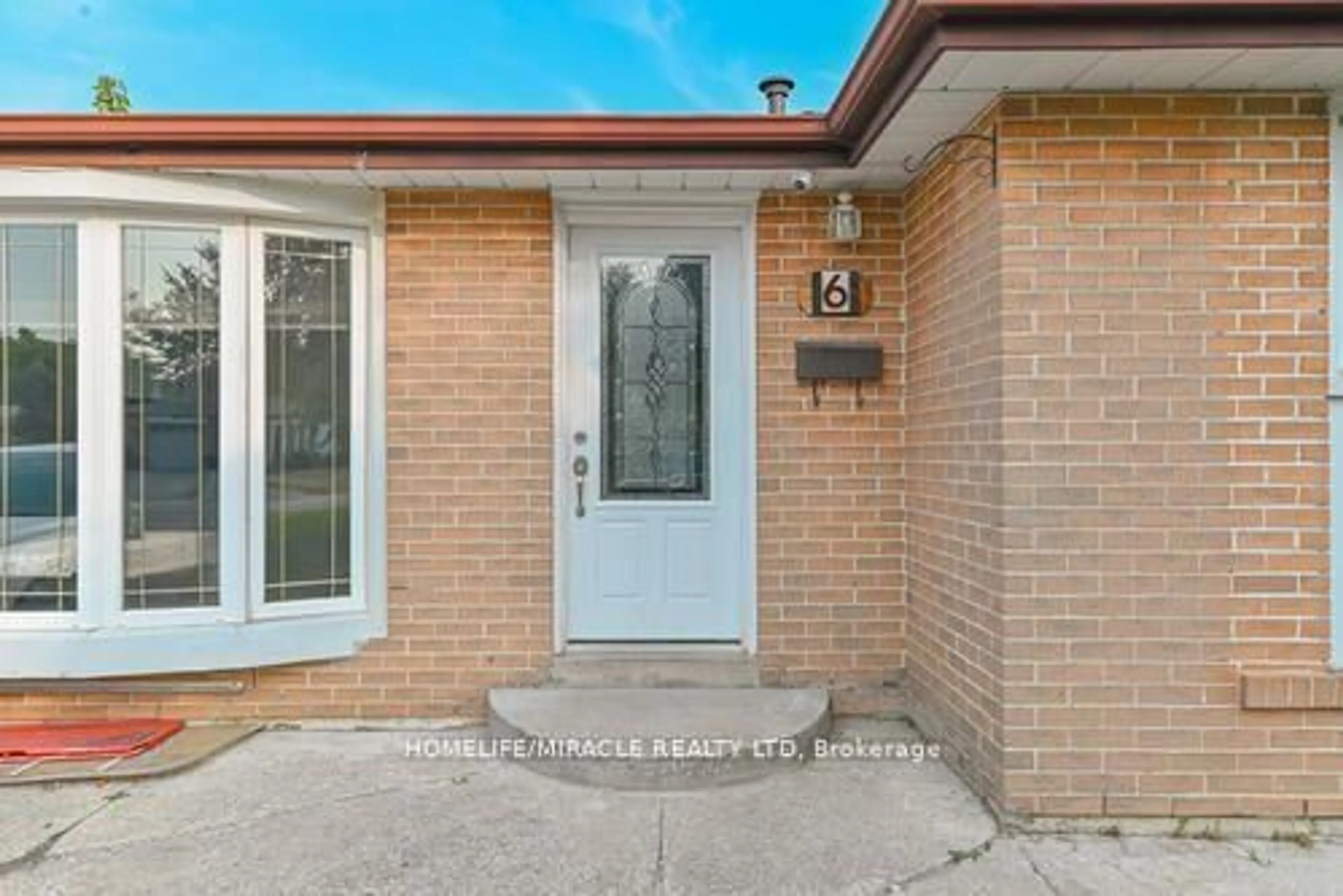 Indoor entryway for 6 Beechwood Cres, Brampton Ontario L6T 1Y1