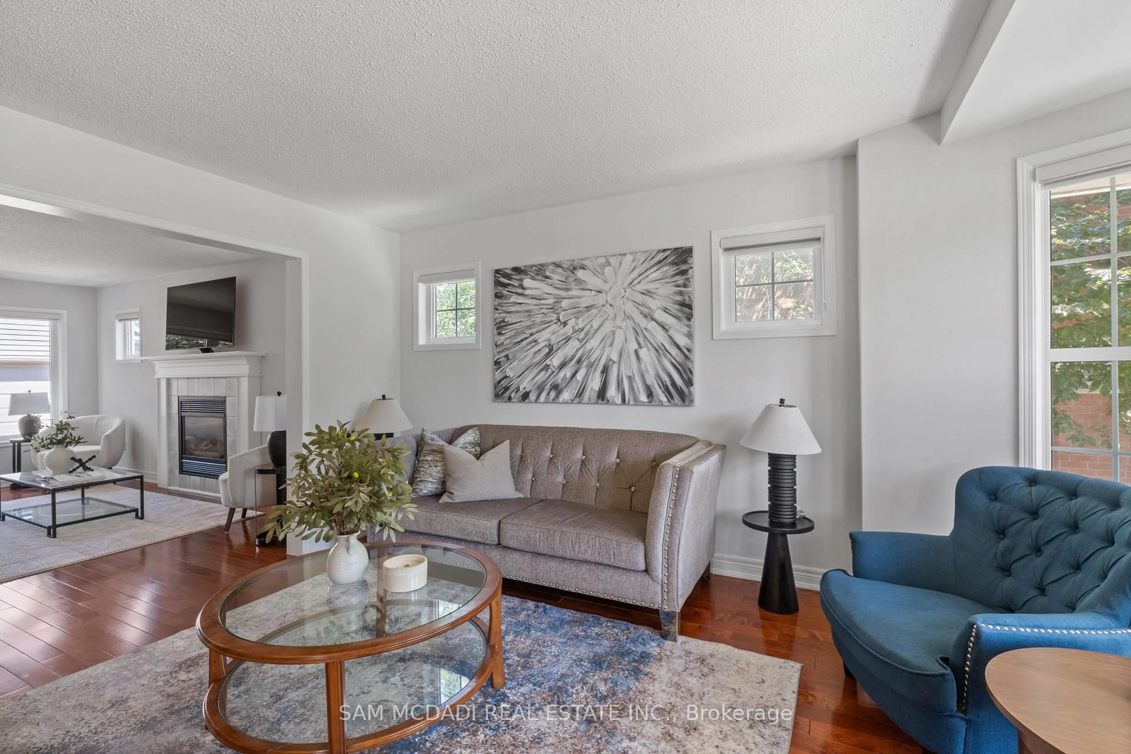 Living room with furniture, unknown for 1755 Crately Crt, Mississauga Ontario L5N 7L2