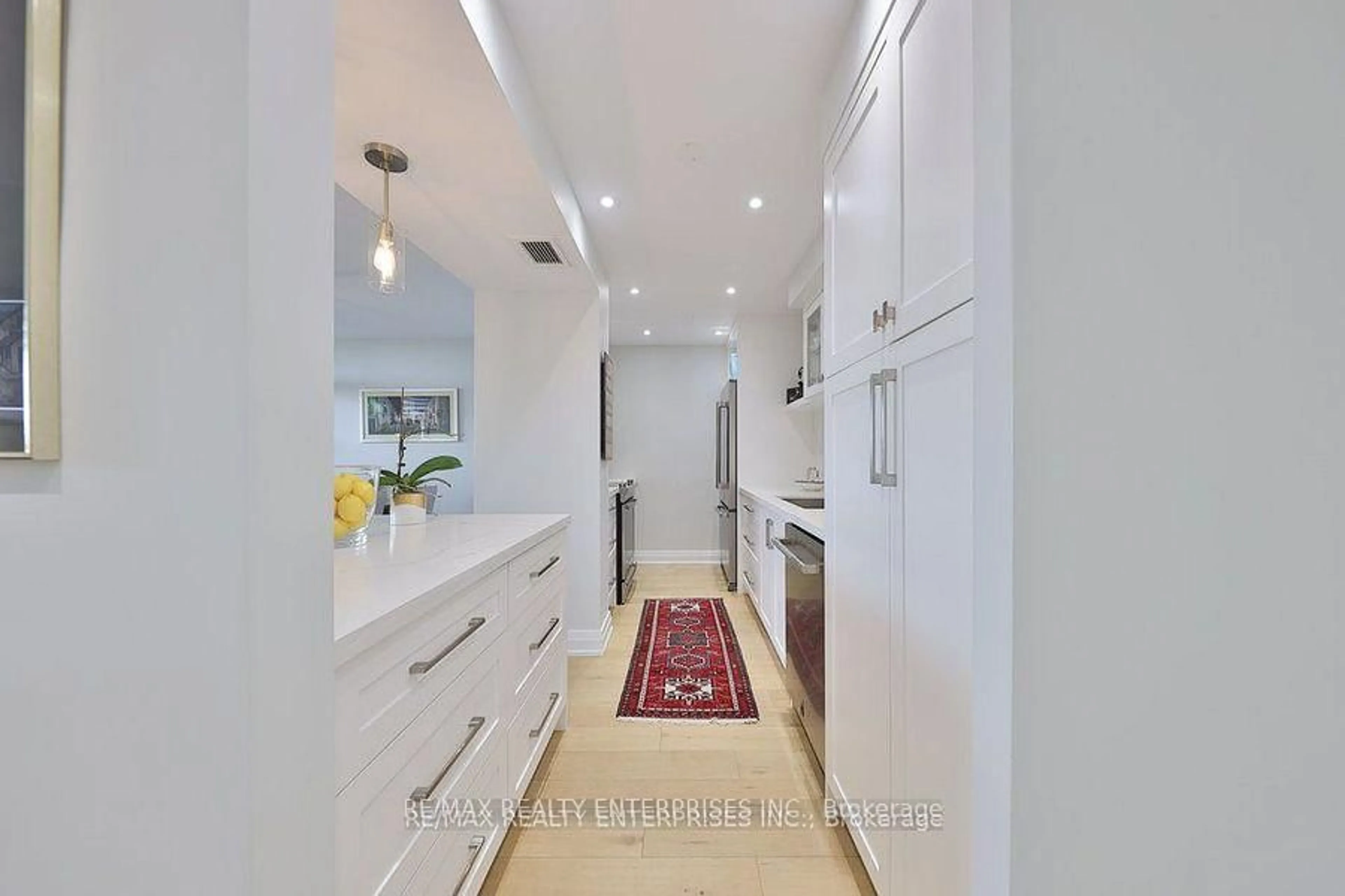 Contemporary kitchen, ceramic/tile floor for 1333 Bloor St #606, Mississauga Ontario L4Y 3T6