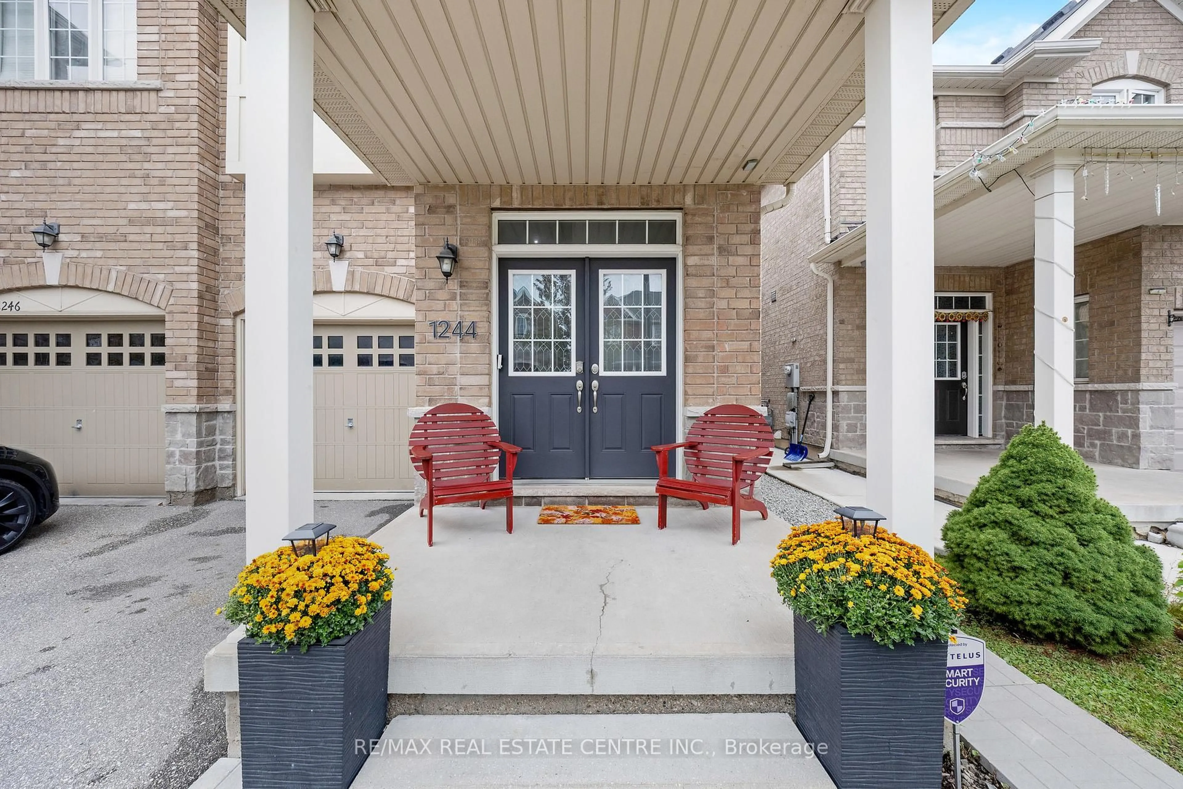 Indoor entryway for 1244 Ruddy Cres, Milton Ontario L9T 8M2
