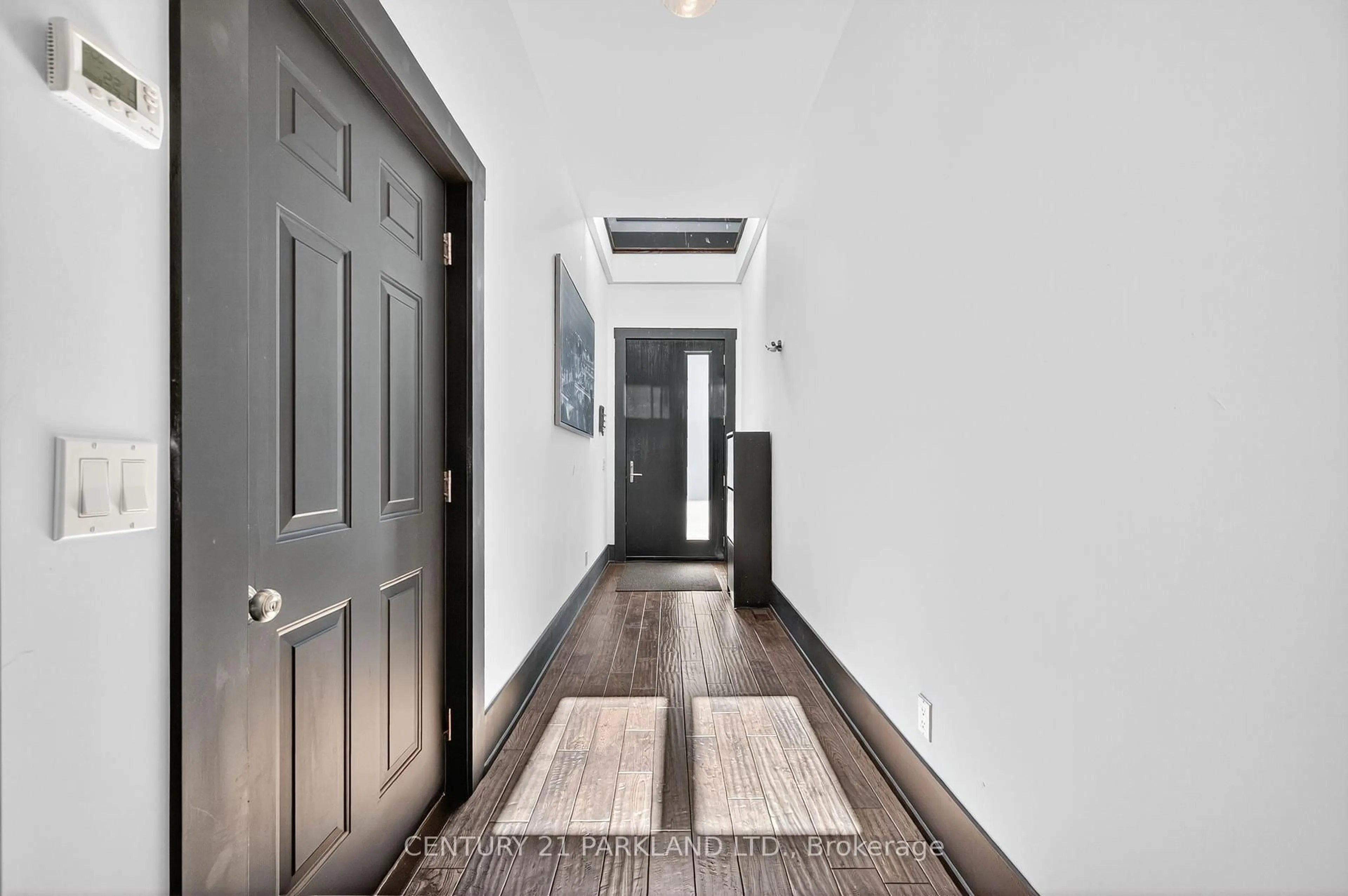 Indoor entryway for 10 Rexford Rd, Toronto Ontario M6S 2M3