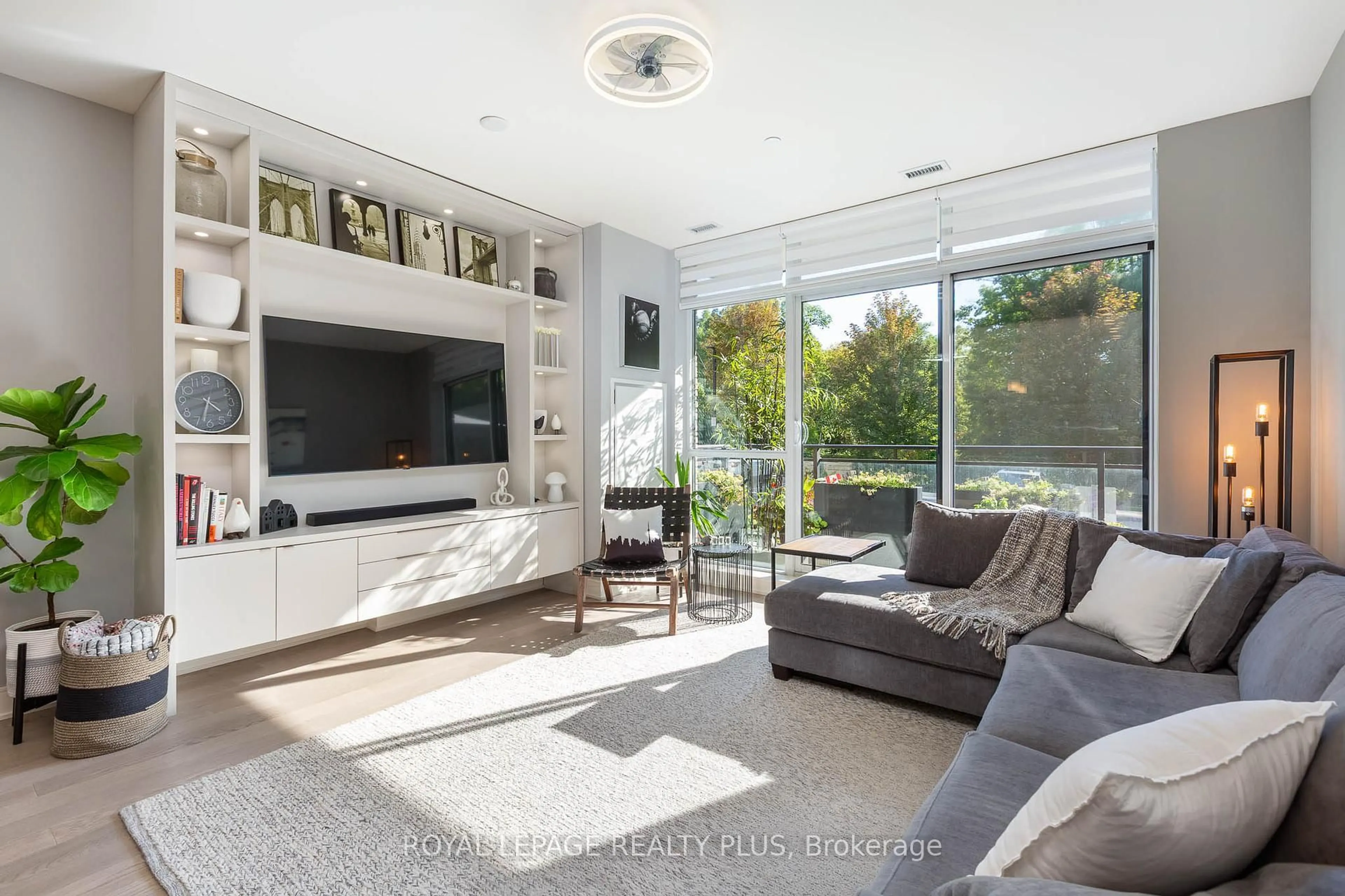 Living room with furniture, unknown for 1575 Lakeshore Rd #105, Mississauga Ontario L5J 0B1