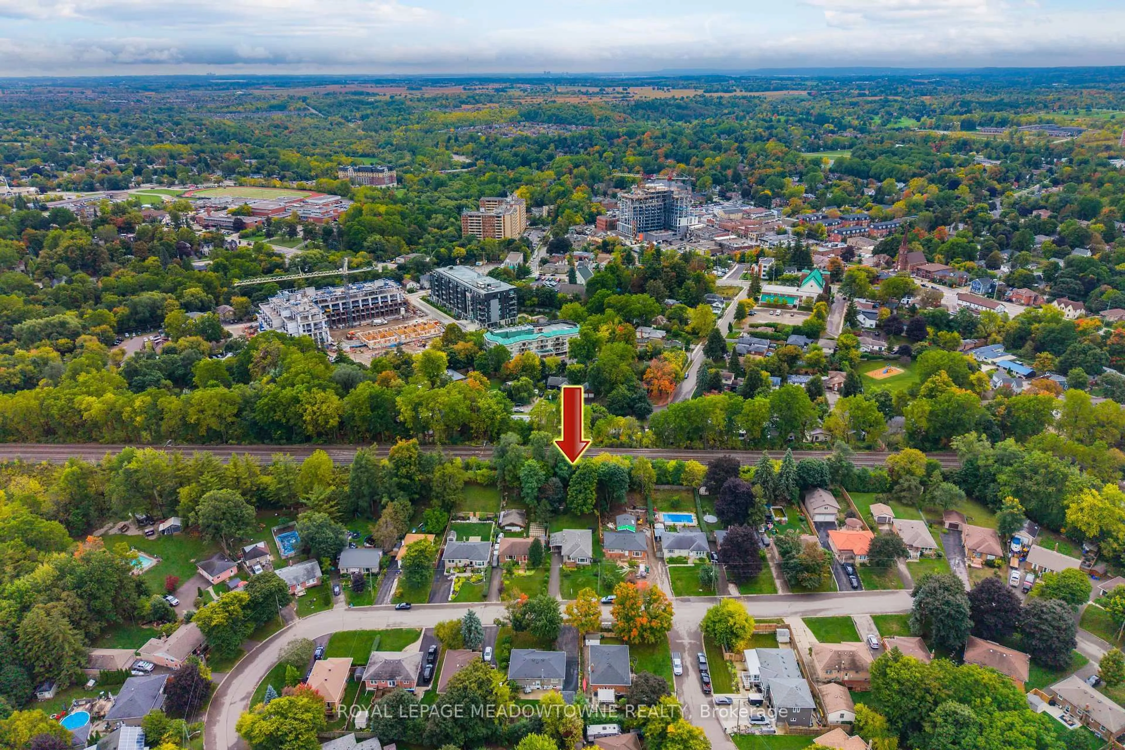 A pic from outside/outdoor area/front of a property/back of a property/a pic from drone, unknown for 36 Hewson Cres, Halton Hills Ontario L7G 2N9