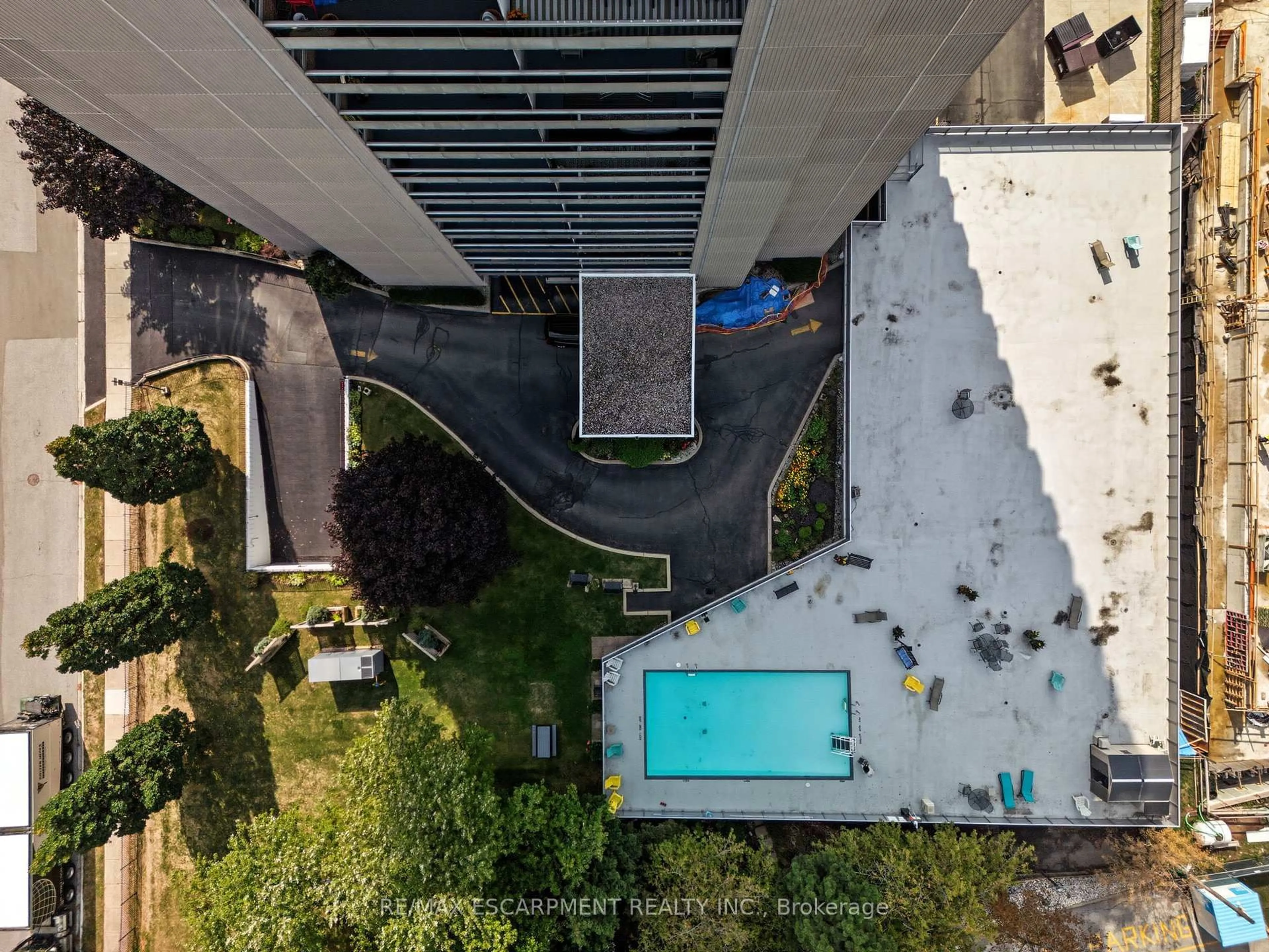 A pic from outside/outdoor area/front of a property/back of a property/a pic from drone, city buildings view from balcony for 2263 Marine Dr #305, Oakville Ontario L6L 5K1
