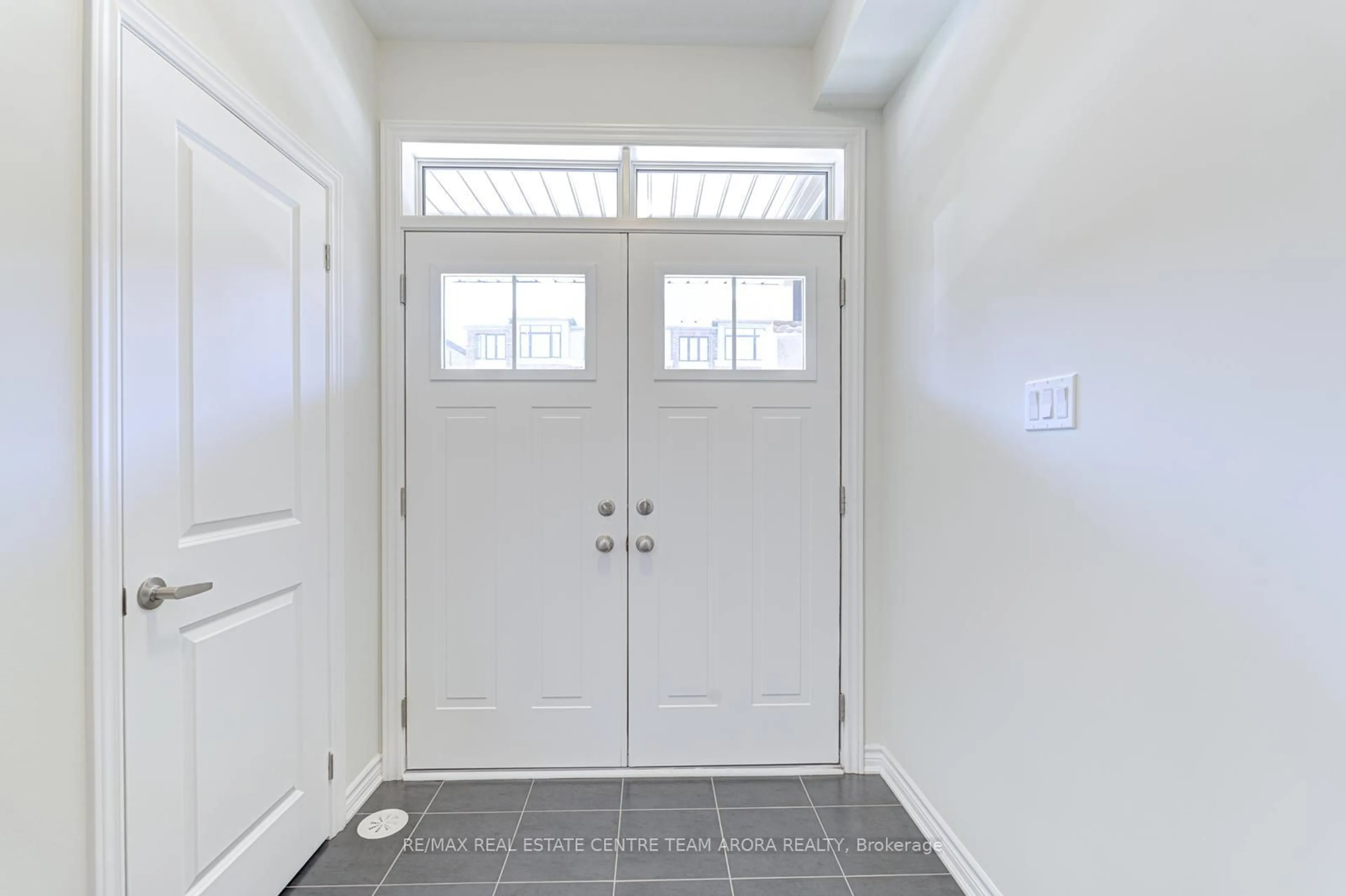 Indoor entryway for 15 Petch Ave, Caledon Ontario L7C 4J7