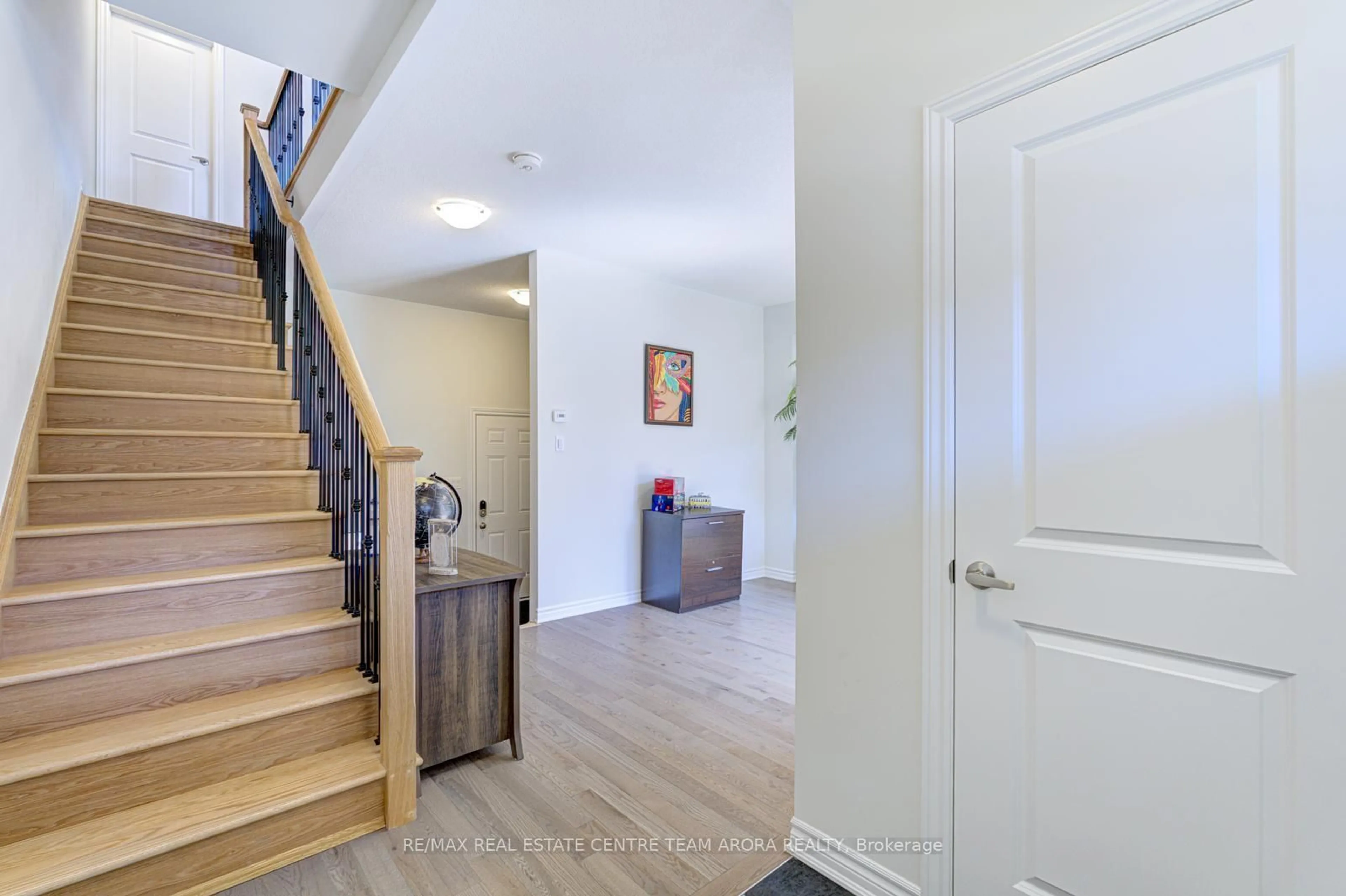 Indoor entryway for 15 Petch Ave, Caledon Ontario L7C 4J7