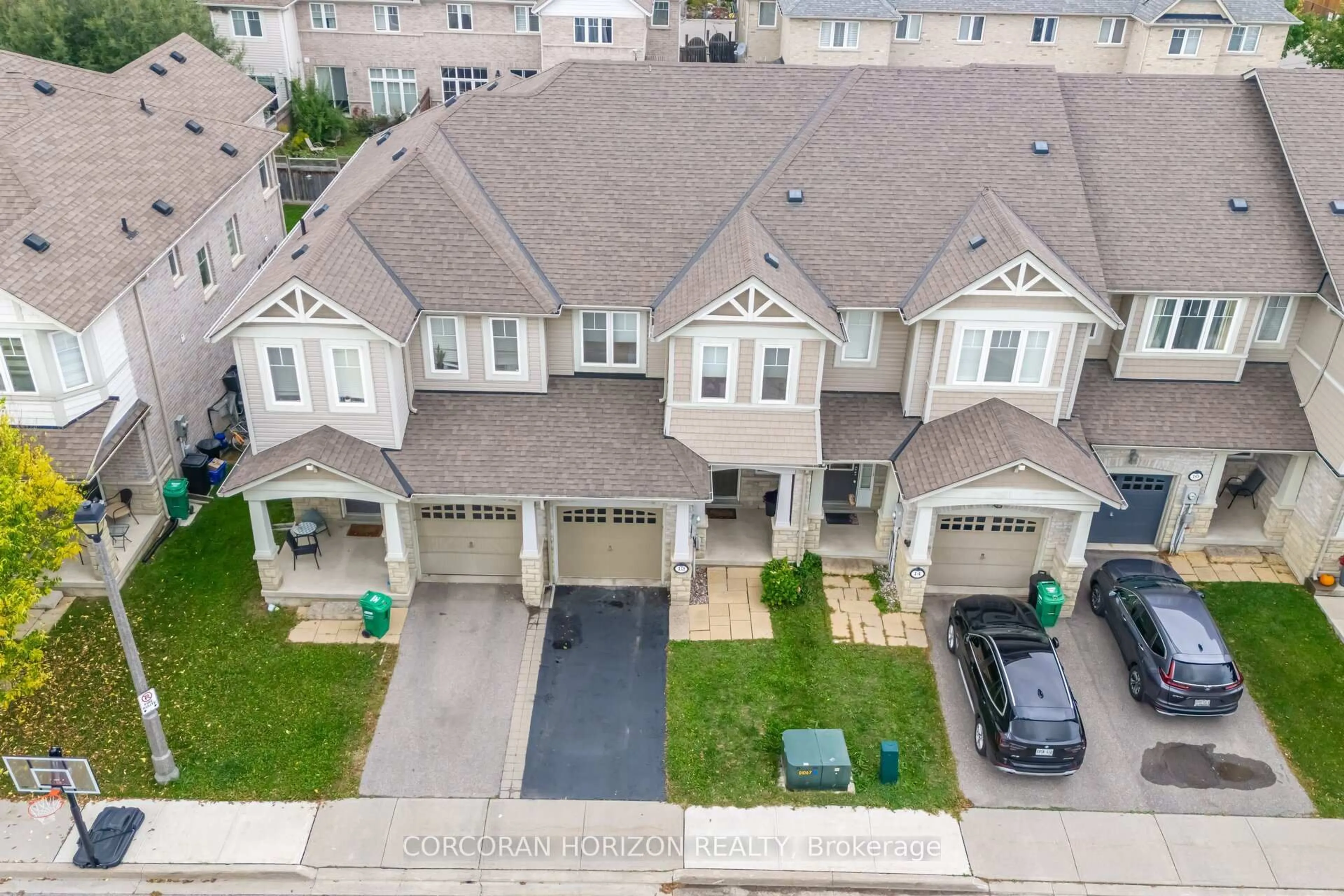 A pic from outside/outdoor area/front of a property/back of a property/a pic from drone, street for 12 Aspenview Ave, Caledon Ontario L7C 3P9