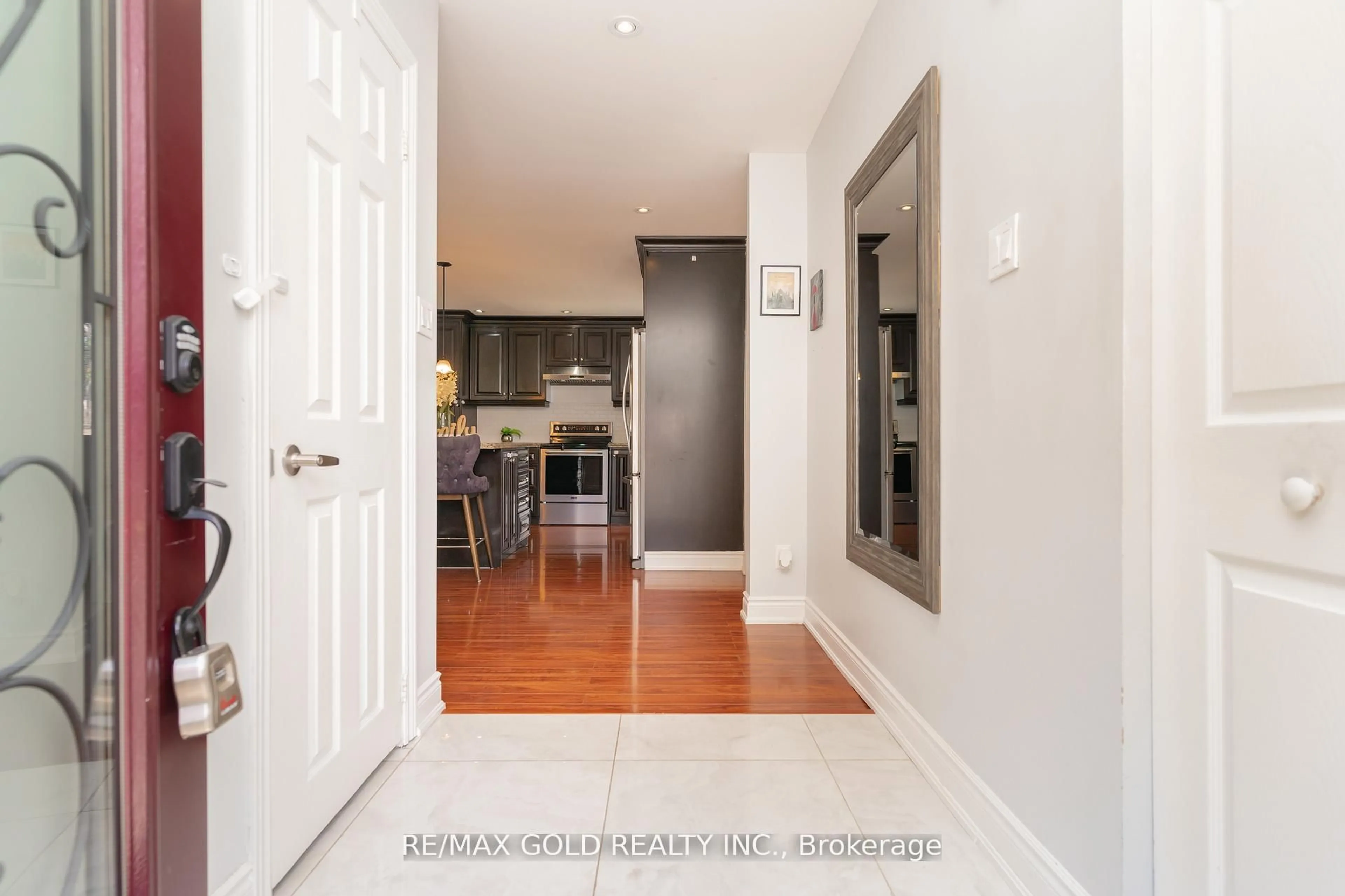 Indoor entryway for 10 Brookdale Cres, Brampton Ontario L6T 1M7