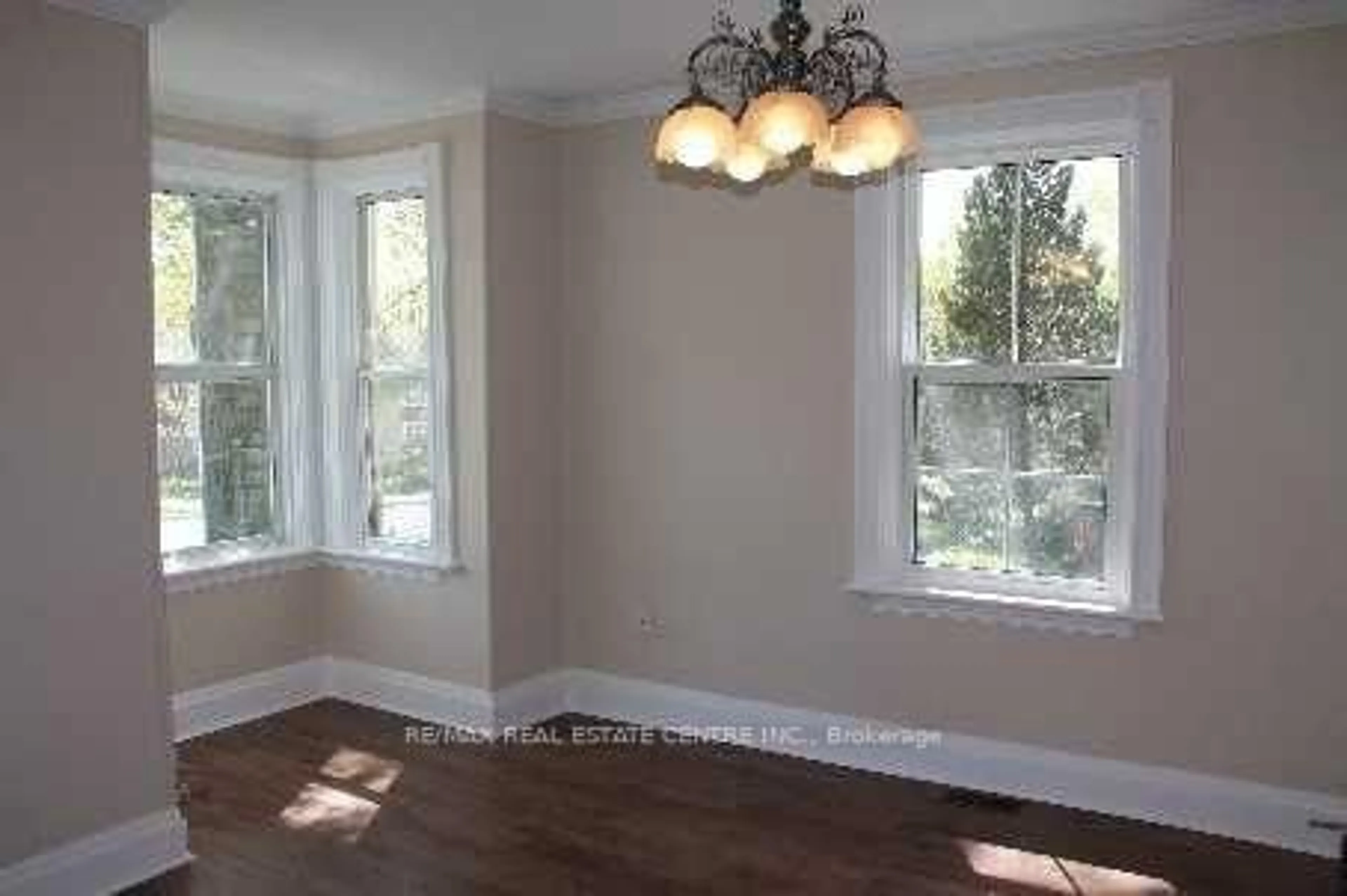 A pic of a room for 33 King St, Halton Hills Ontario L7G 2G9
