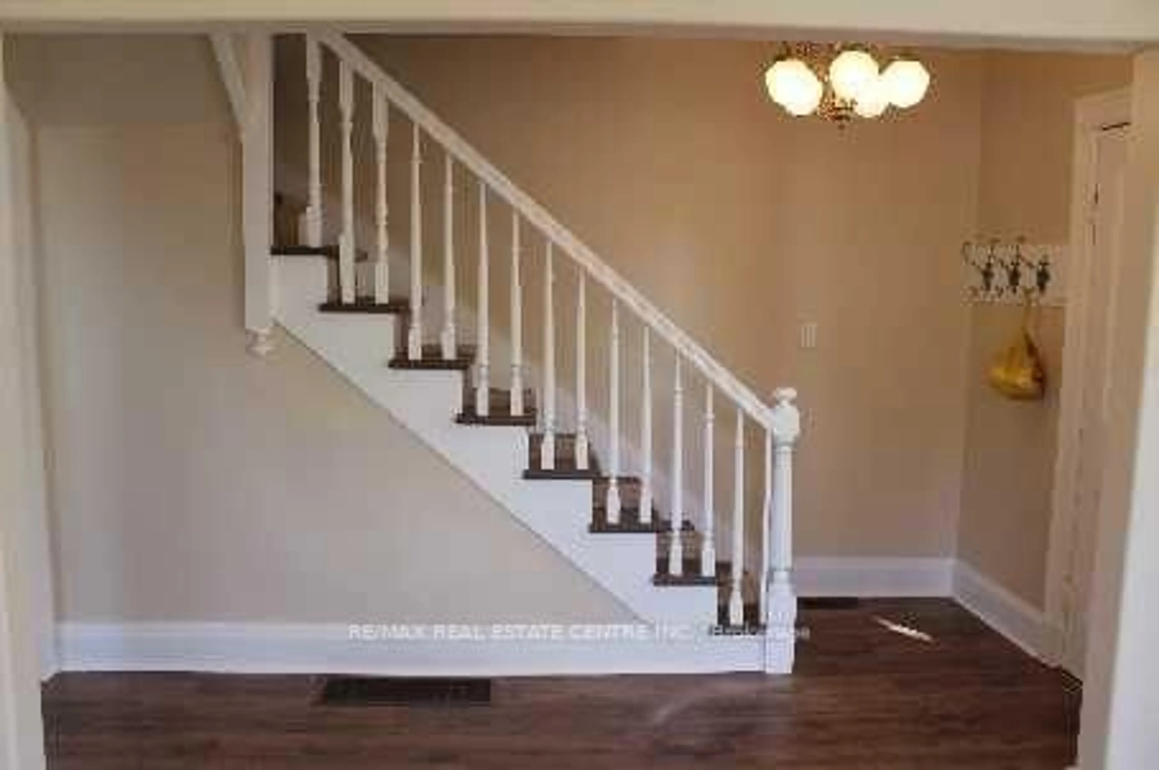 Stairs for 33 King St, Halton Hills Ontario L7G 2G9