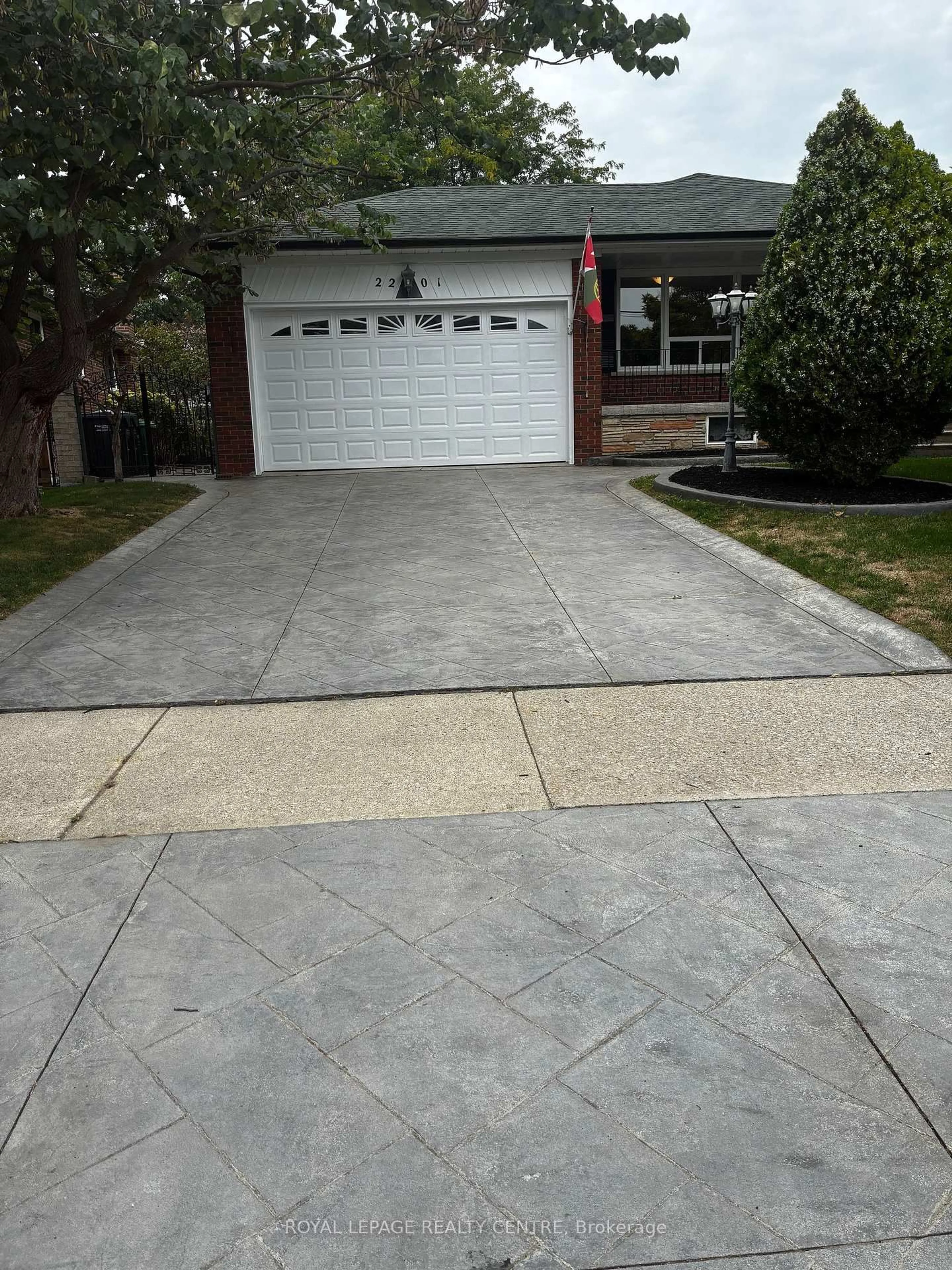 Unknown for 2201 Cliff Rd, Mississauga Ontario L5A 2N8