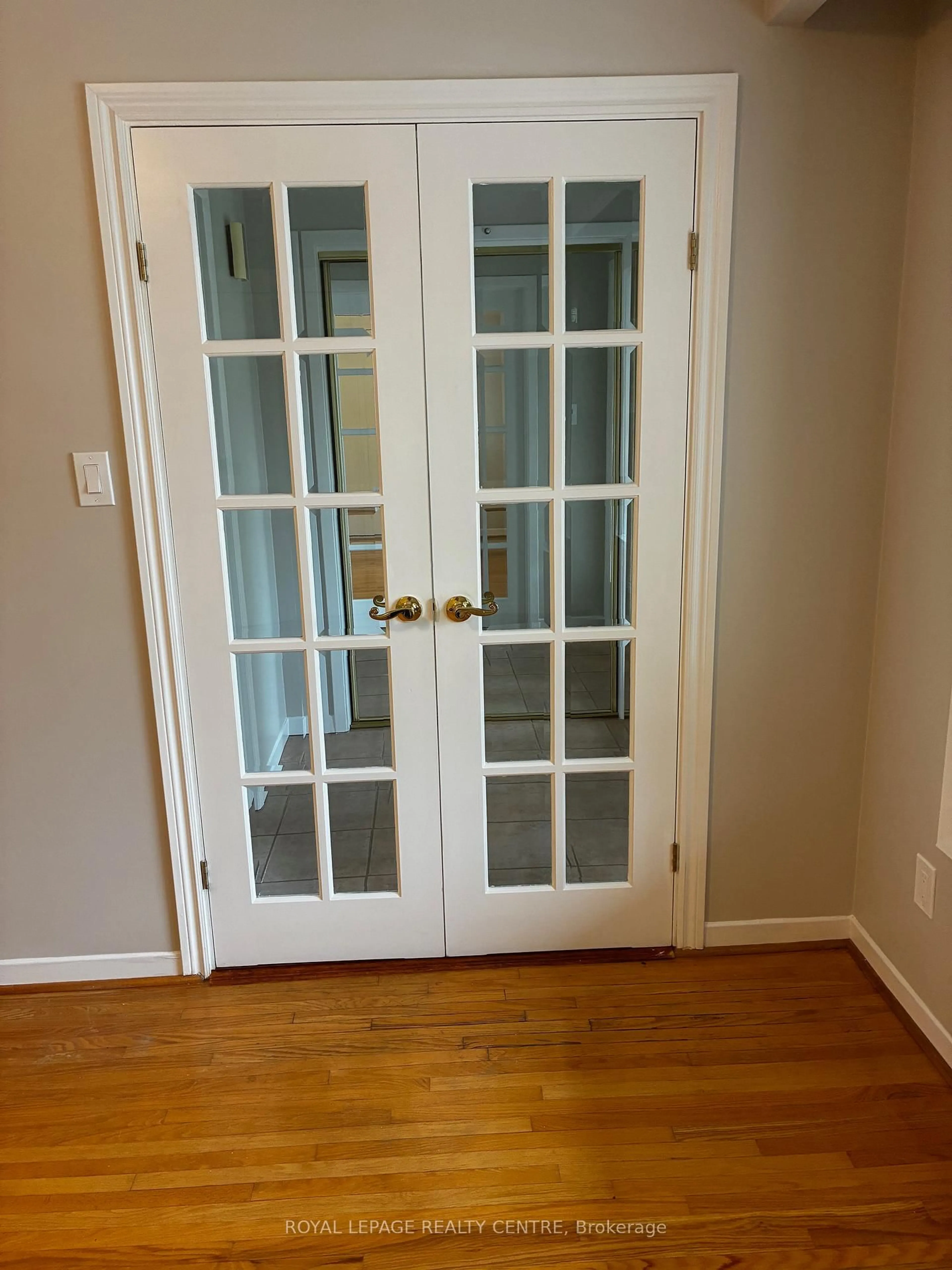 Unknown for 2201 Cliff Rd, Mississauga Ontario L5A 2N8