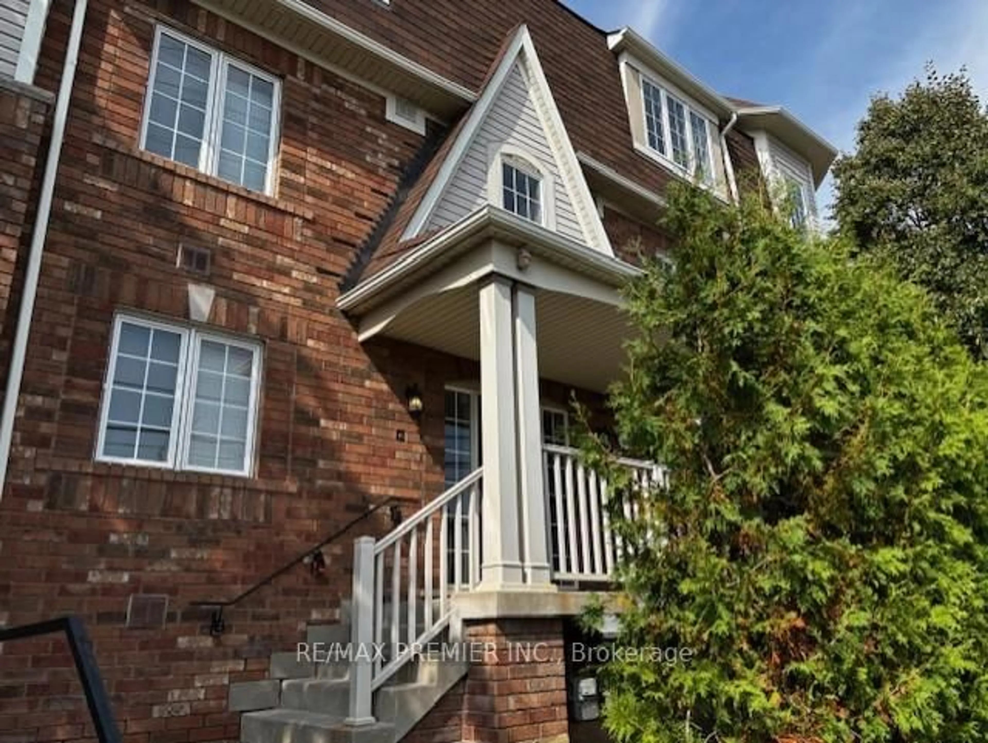 Home with brick exterior material, unknown for 613 Dundas St #5, Mississauga Ontario L5B 0B5
