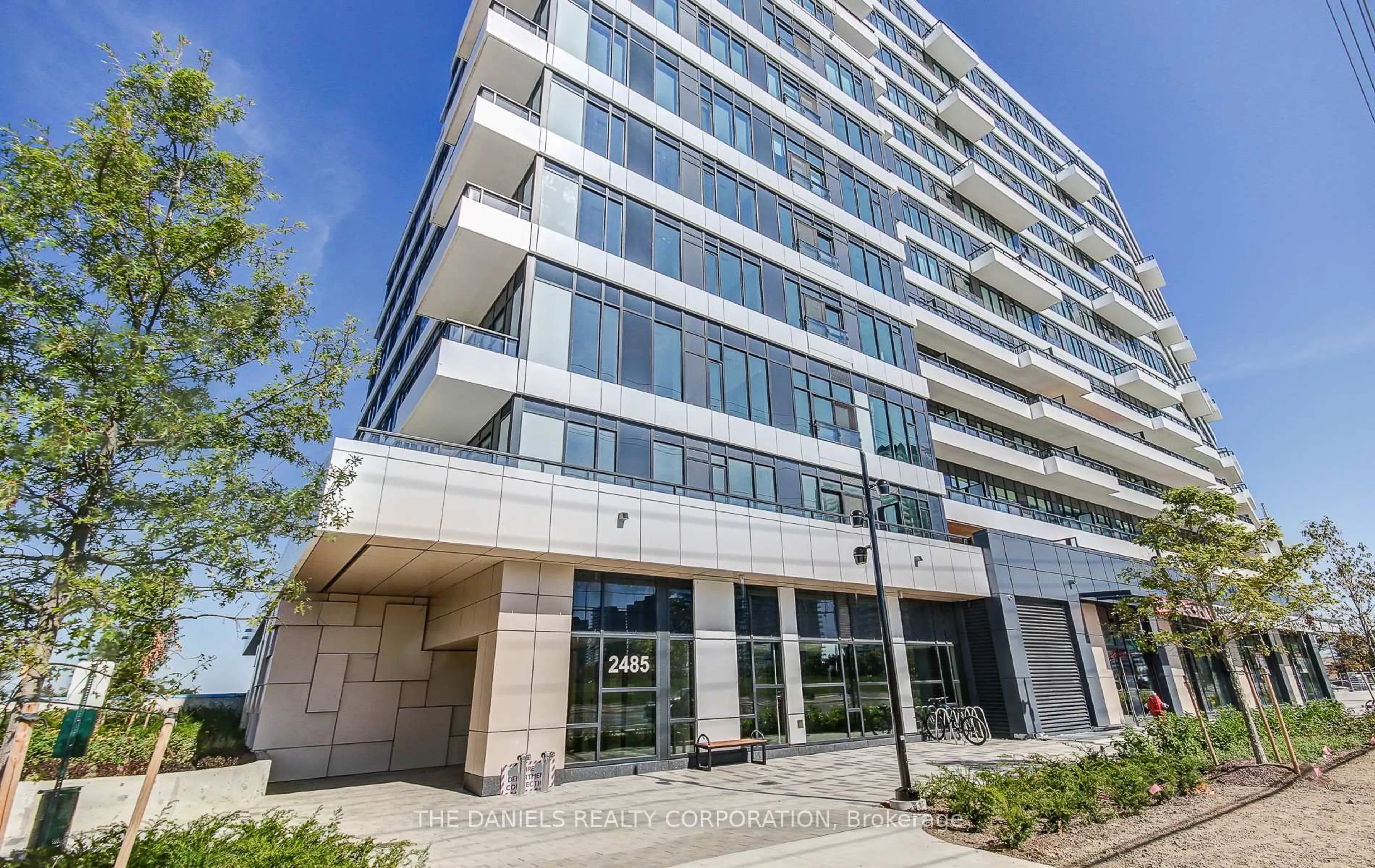 Indoor foyer for 2485 Eglinton Ave #615, Mississauga Ontario L5M 2T1