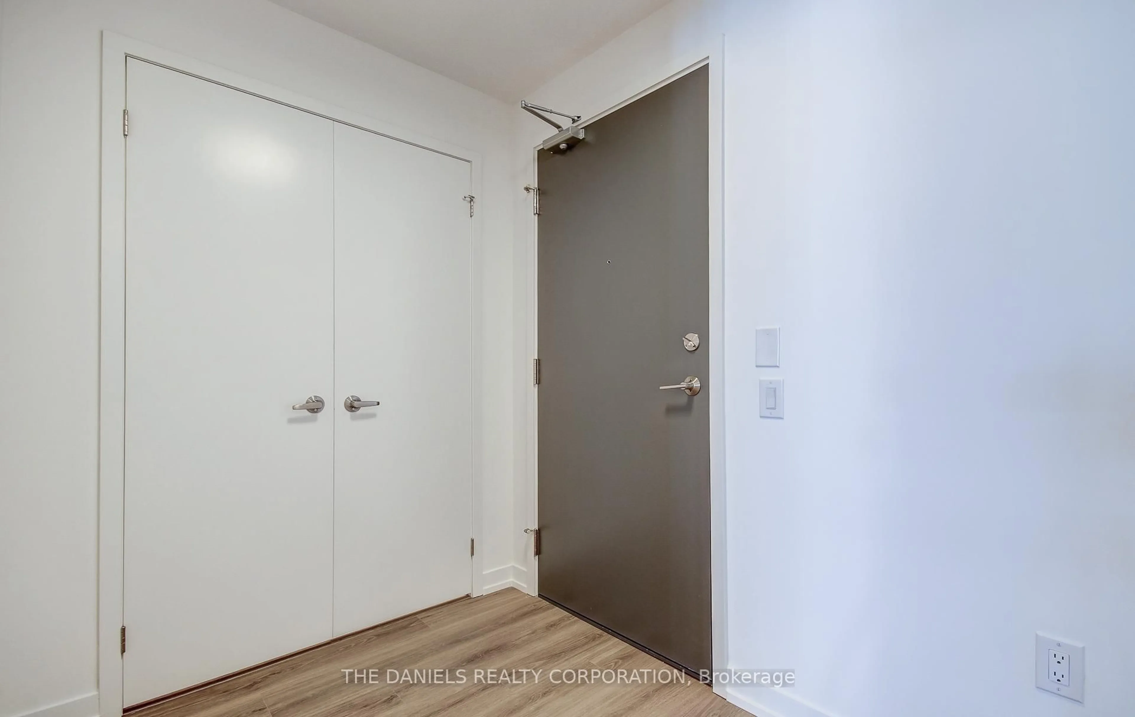 Indoor entryway for 2485 Eglinton Ave #615, Mississauga Ontario L5M 2T1