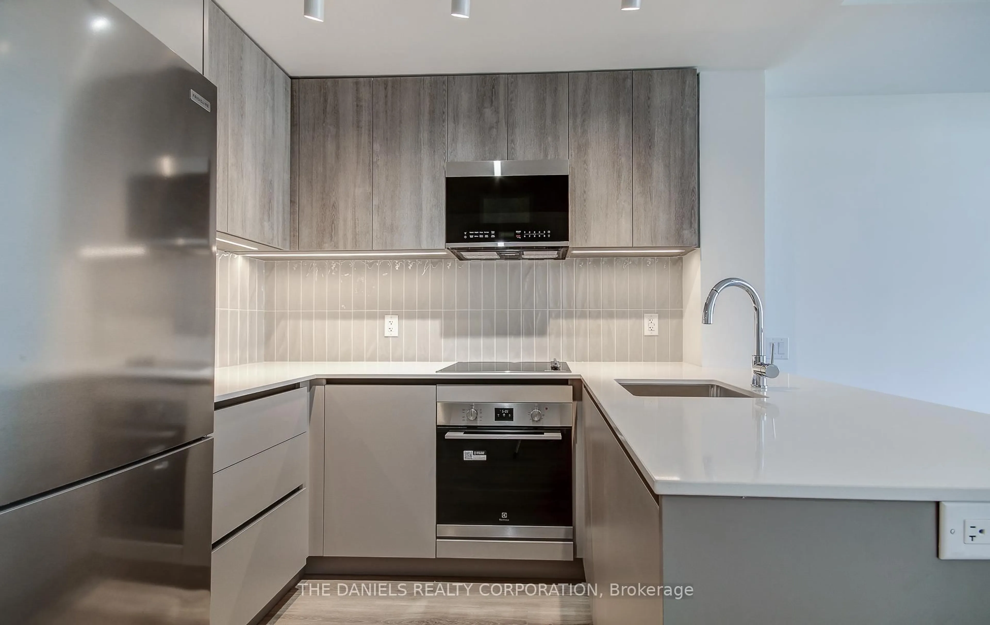 Standard kitchen, unknown for 2485 Eglinton Ave #615, Mississauga Ontario L5M 2T1