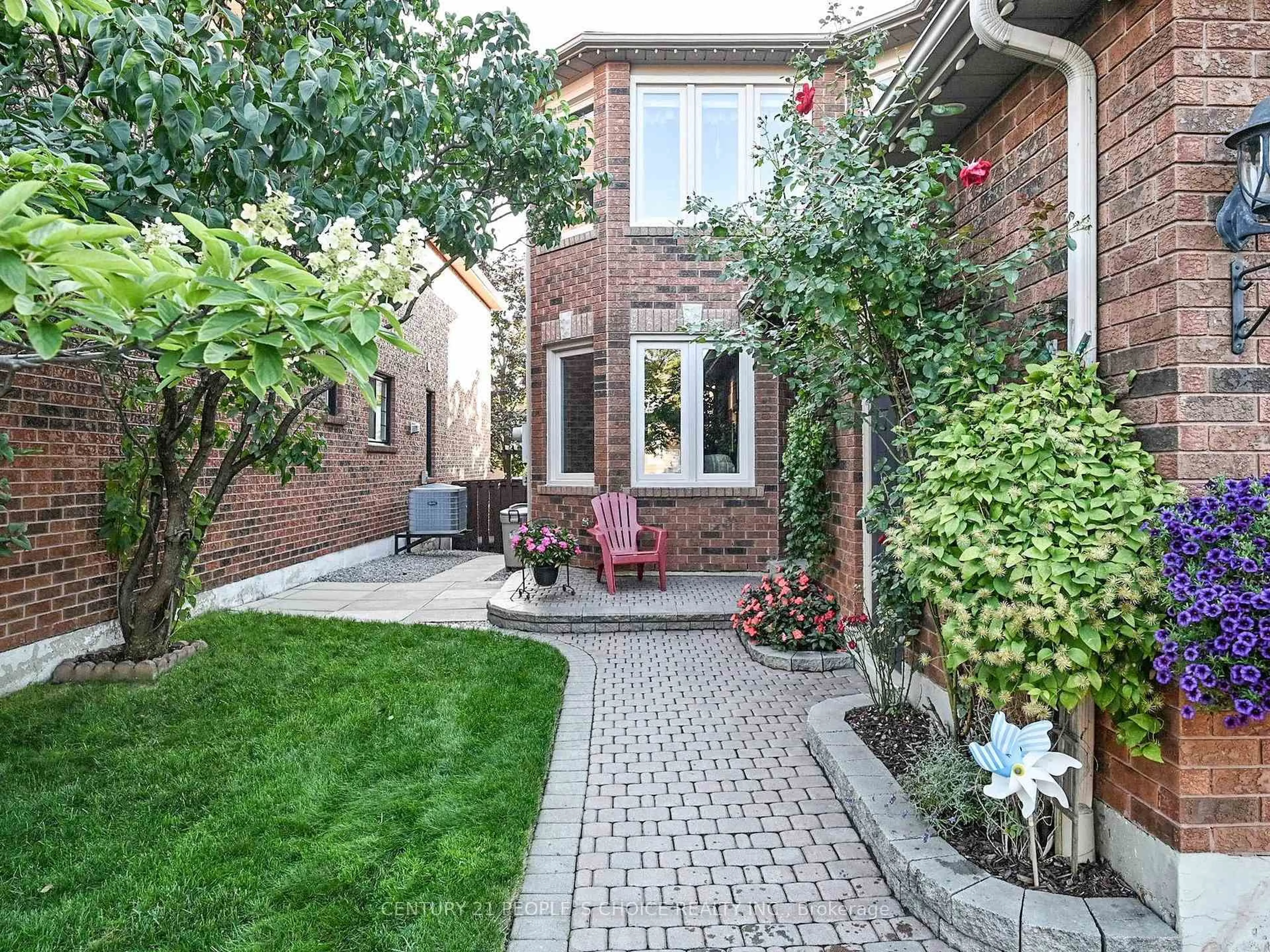 Home with brick exterior material, street for 5306 Lismic Blvd, Mississauga Ontario L5V 1P5
