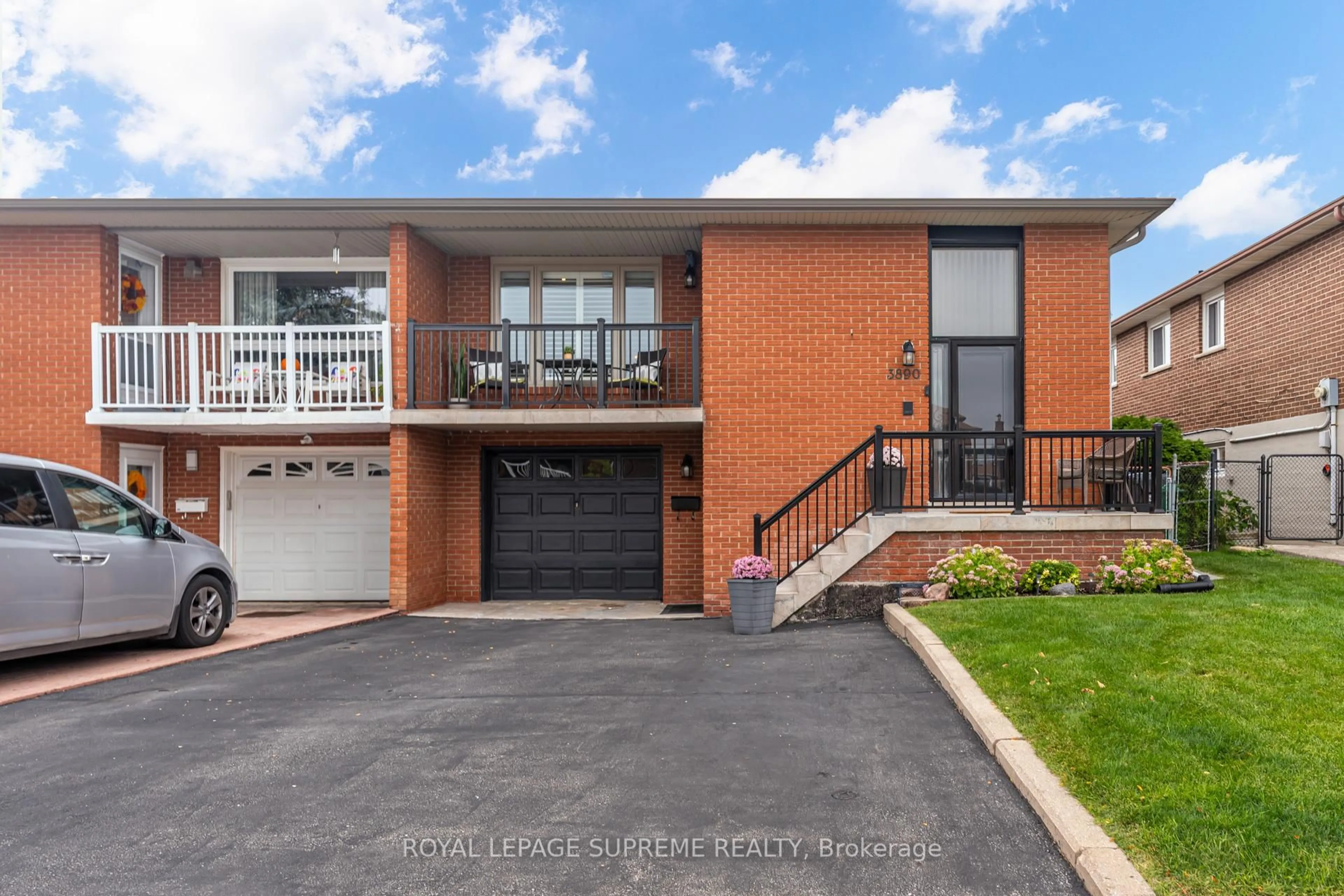 Home with brick exterior material, street for 3890 Midhurst Lane, Mississauga Ontario L4Z 1C7