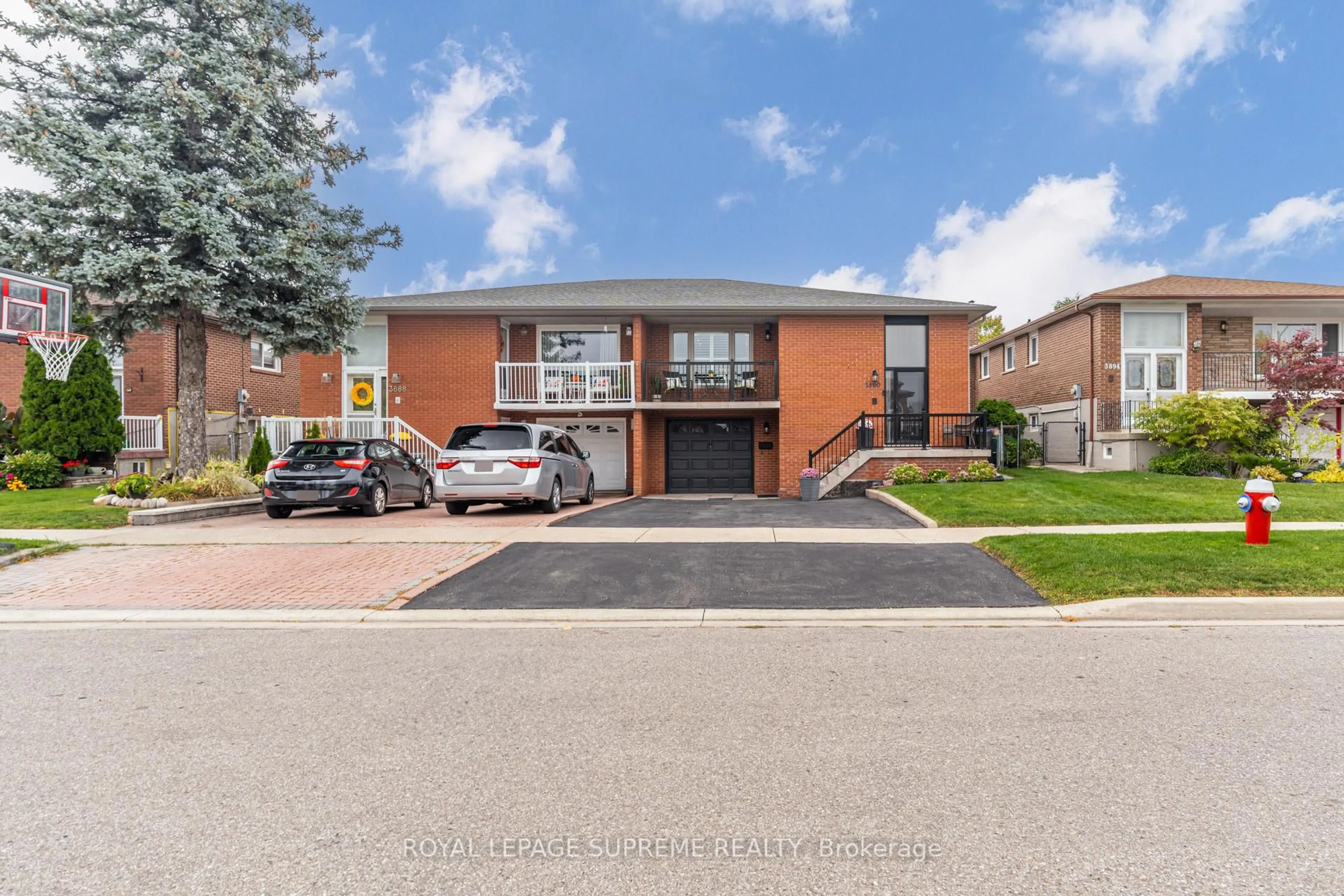 Home with brick exterior material, street for 3890 Midhurst Lane, Mississauga Ontario L4Z 1C7