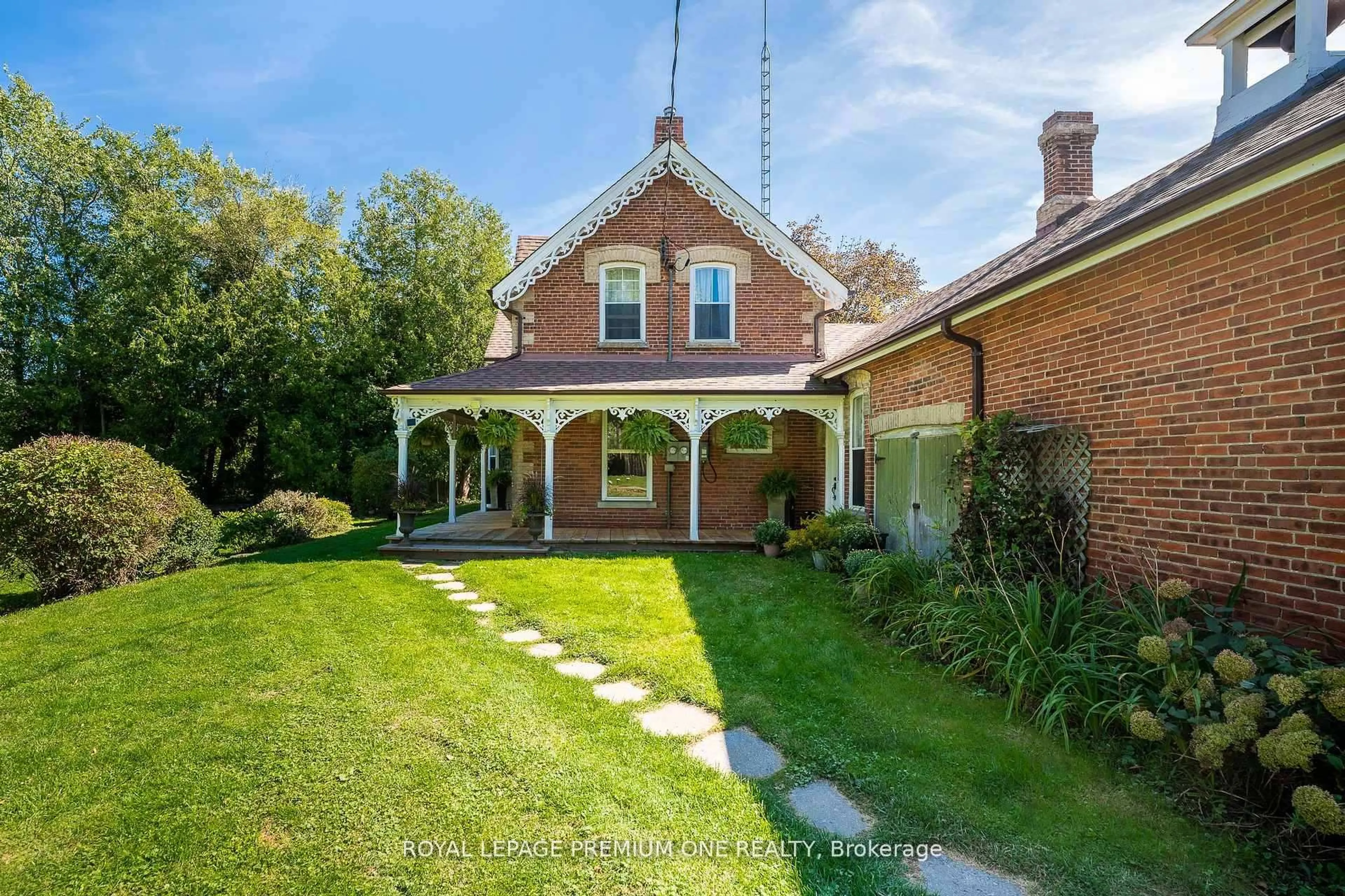 A pic from outside/outdoor area/front of a property/back of a property/a pic from drone, street for 14650 Heart Lake Rd, Caledon Ontario L7C 2J7