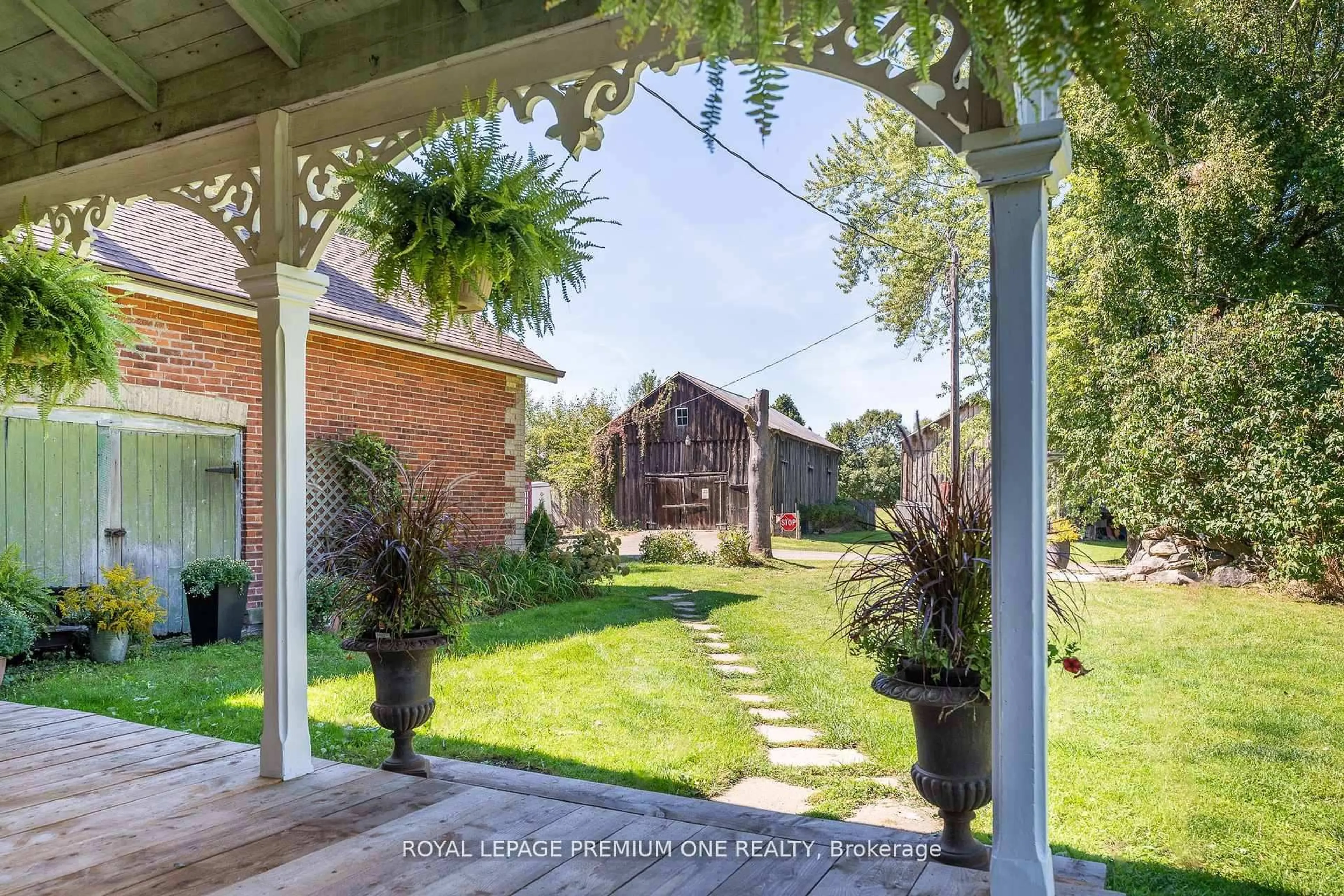 Patio, street for 14650 Heart Lake Rd, Caledon Ontario L7C 2J7