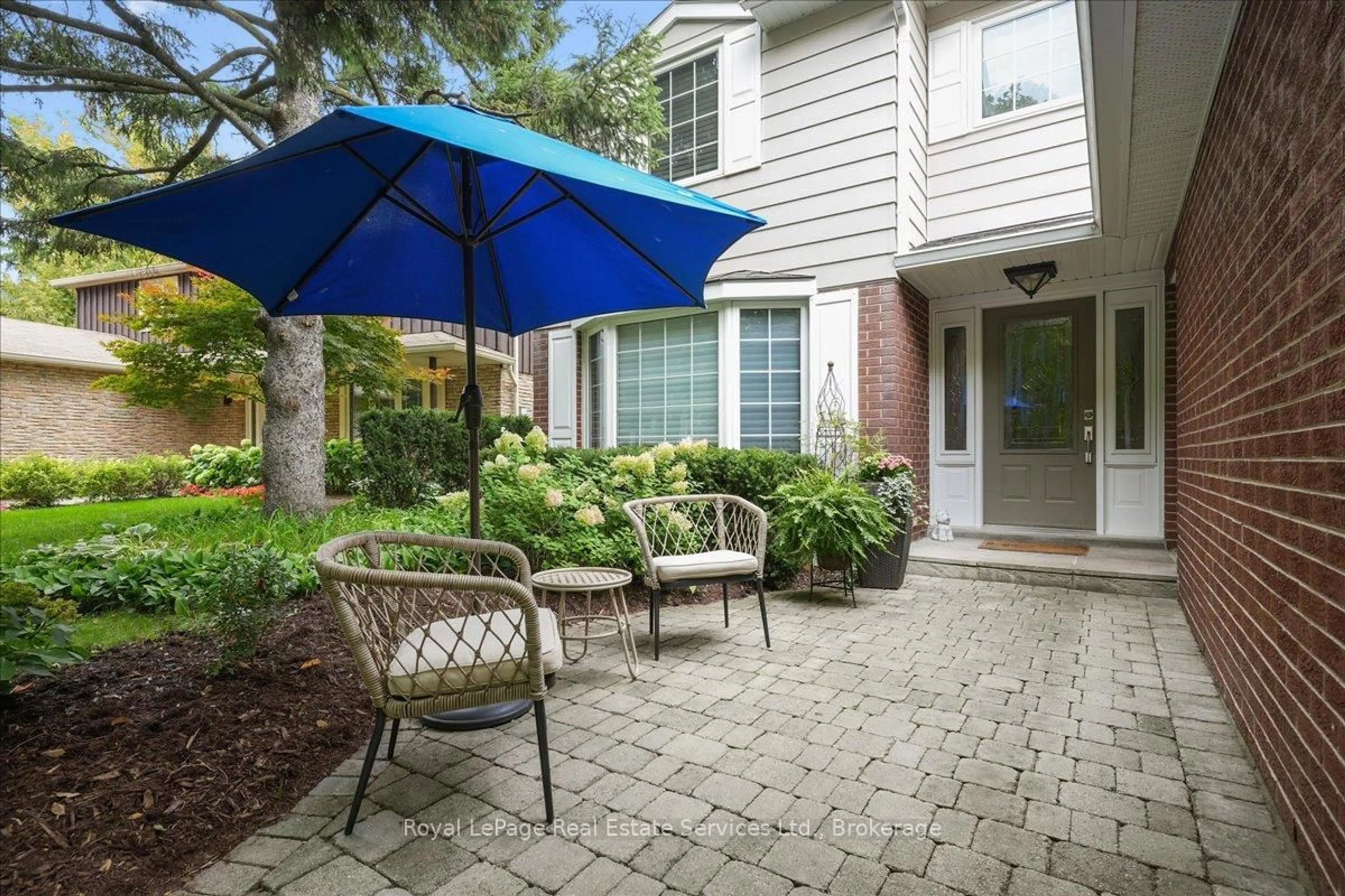 Patio, street for 215 Weldon Ave, Oakville Ontario L6K 2H9